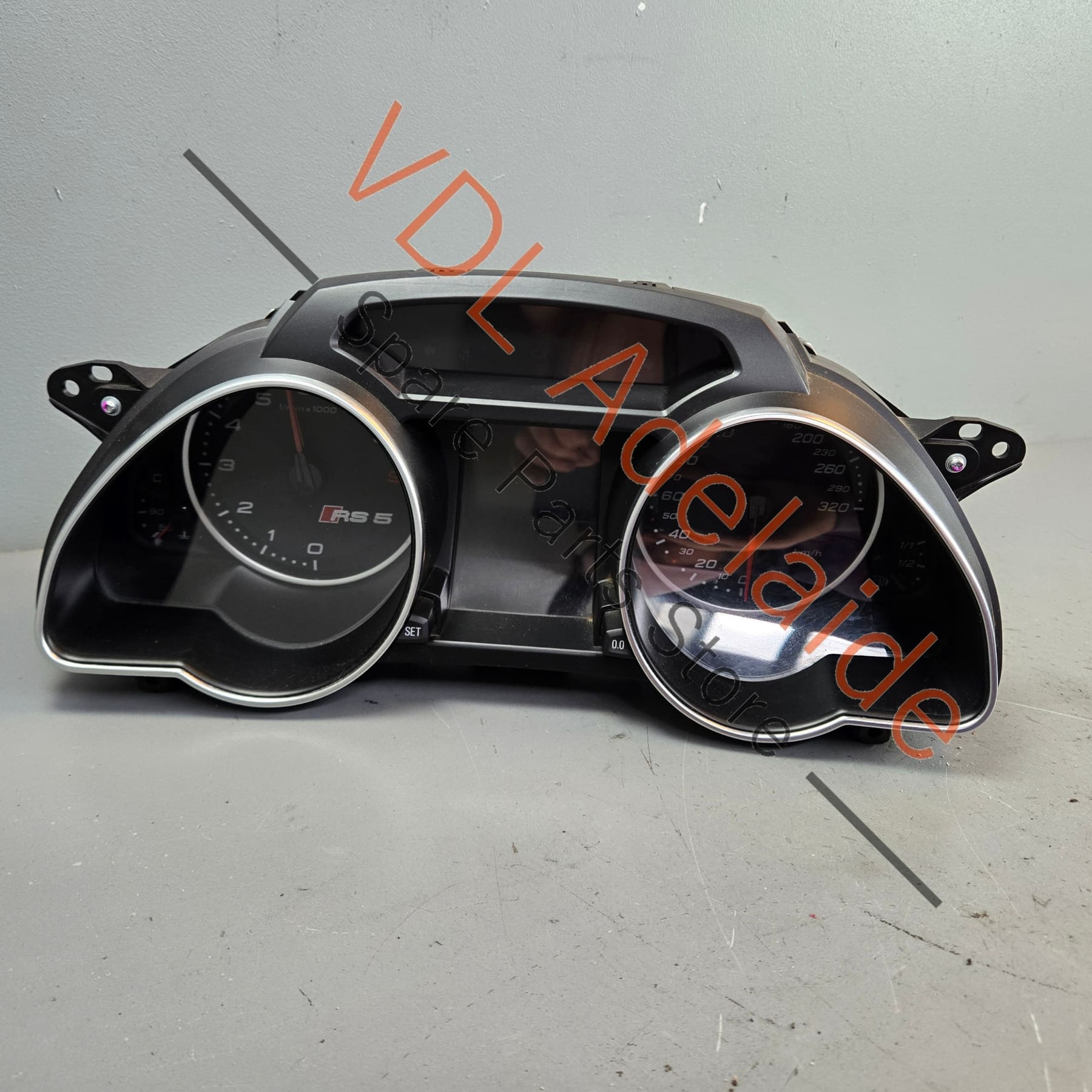 8T0920932E    Audi RS5 Instrument Cluster 320kmh 8T0920932E