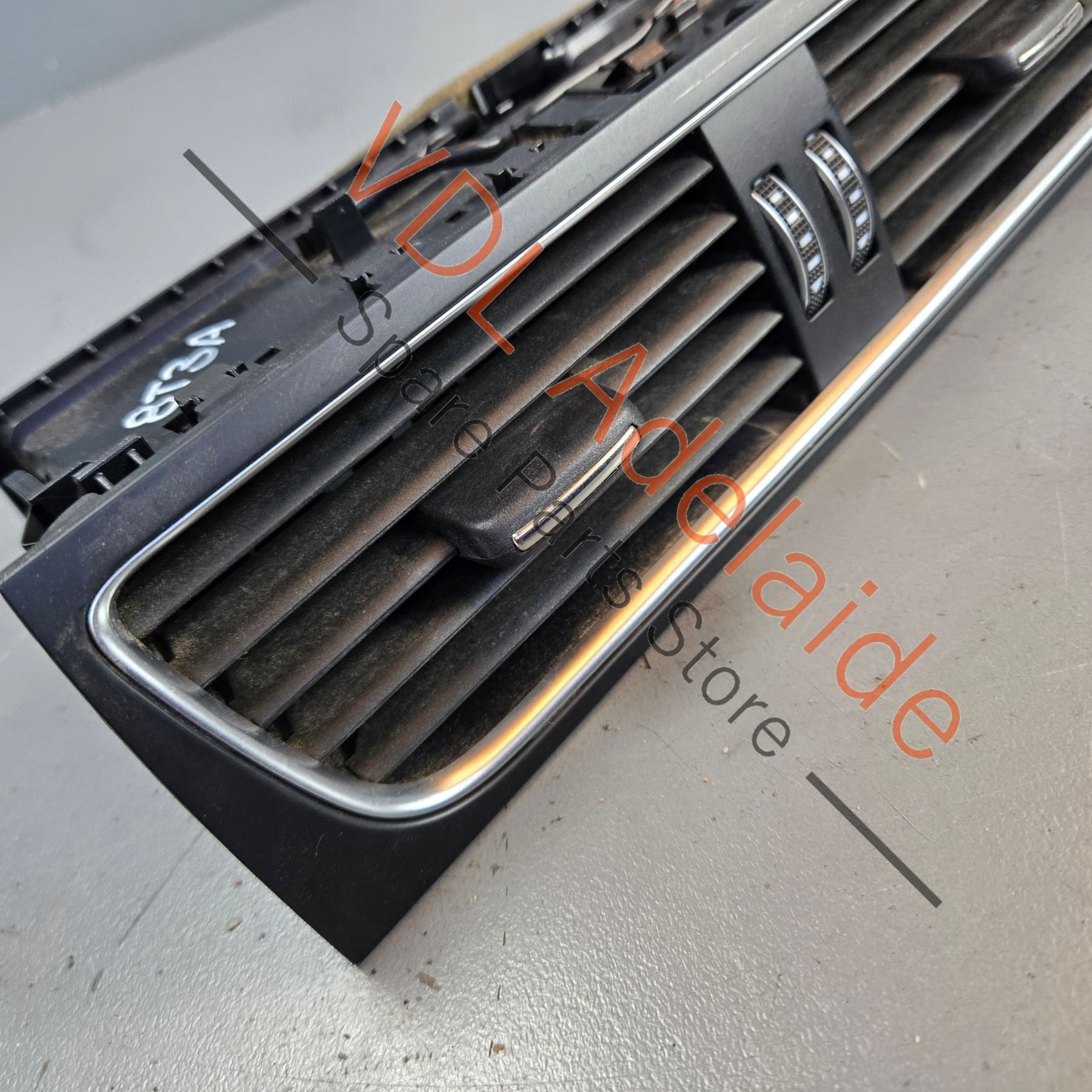 8T2820951E    Audi RS5 Centre Dash Vent for AC Air Conditioning 8T2820951E