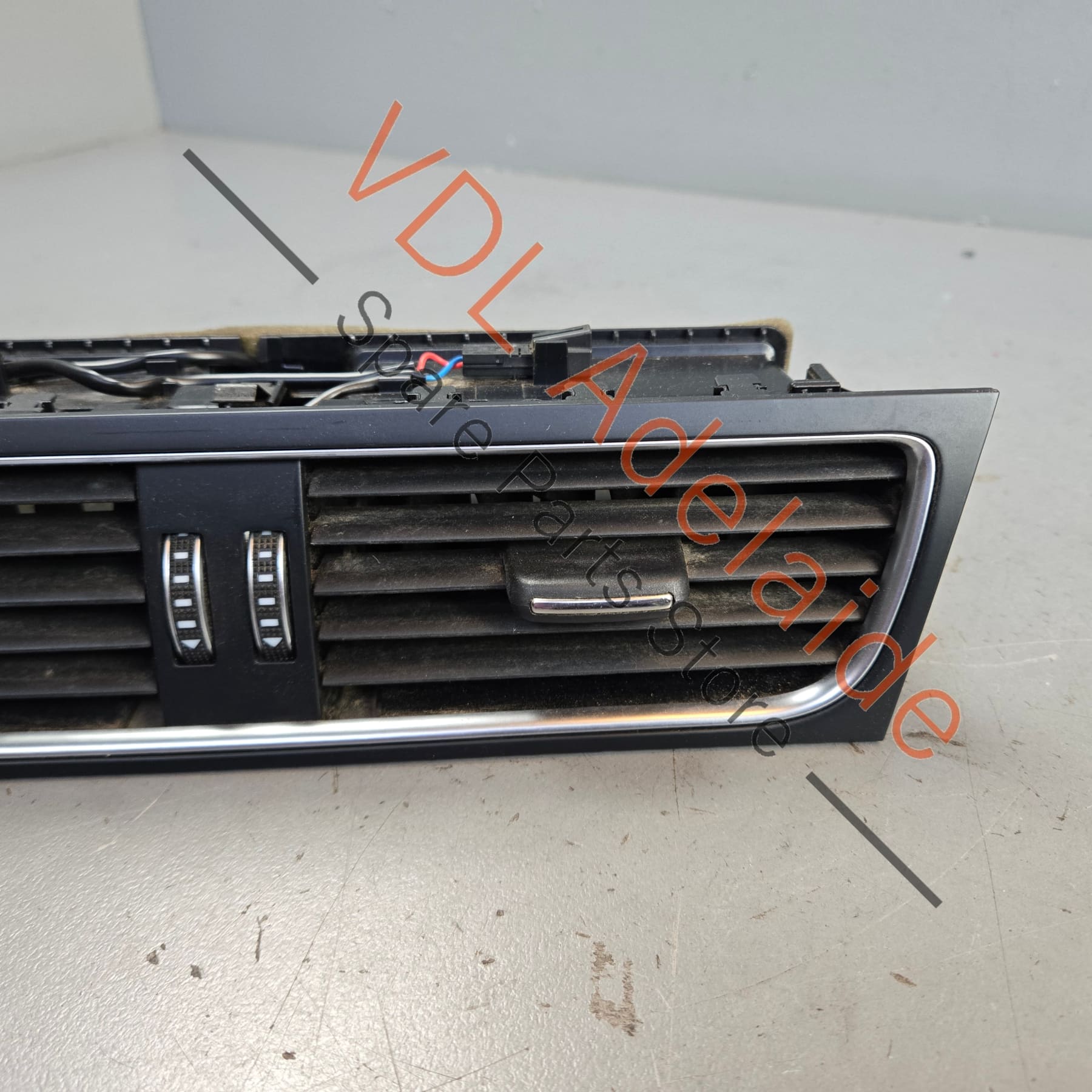 8T2820951E    Audi RS5 Centre Dash Vent for AC Air Conditioning 8T2820951E