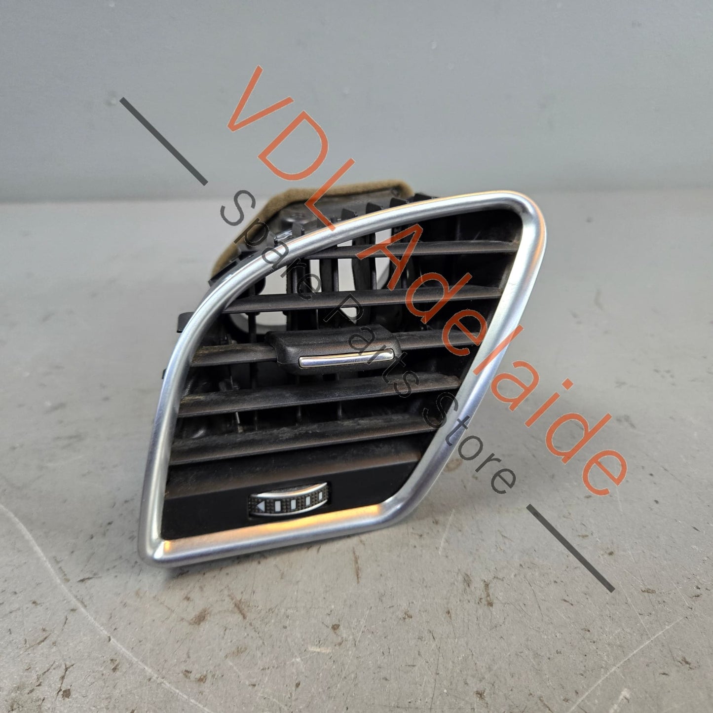 8T2820901G    Audi RS5 Left Passenger Dash Air AC Vent 8T2820901G