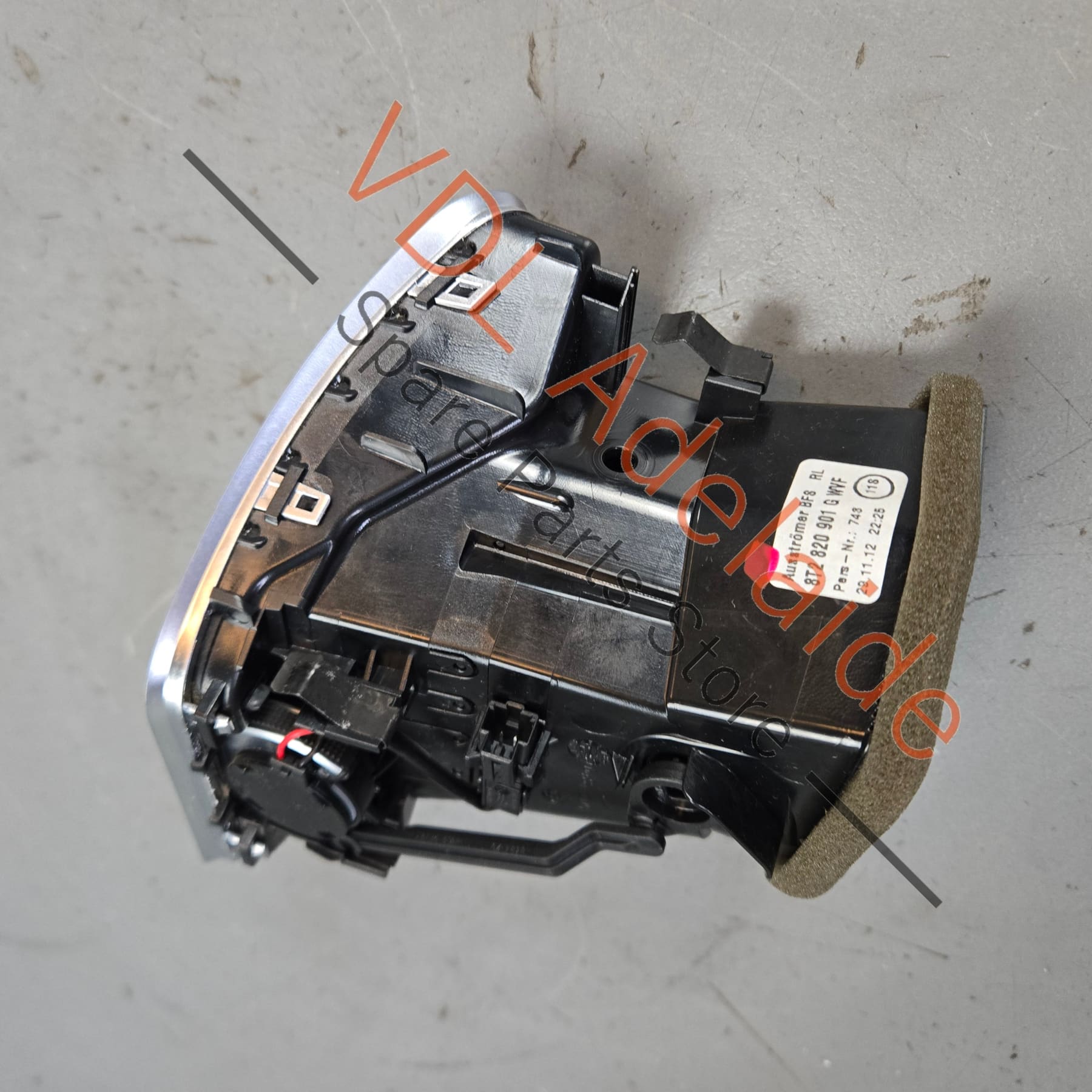 8T2820901G    Audi RS5 Left Passenger Dash Air AC Vent 8T2820901G