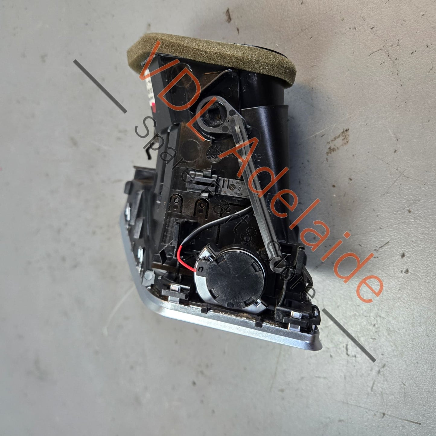 8T2820901G    Audi RS5 Left Passenger Dash Air AC Vent 8T2820901G