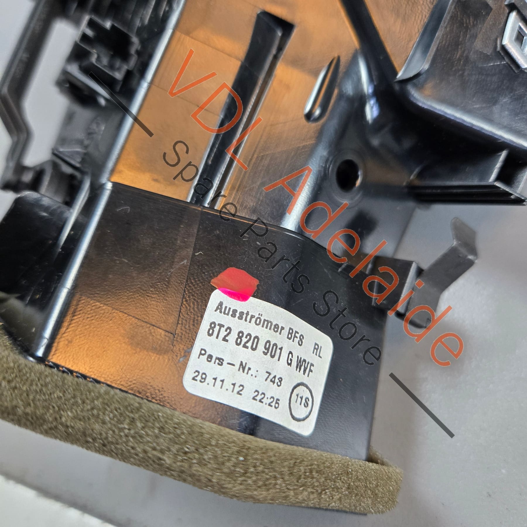 8T2820901G    Audi RS5 Left Passenger Dash Air AC Vent 8T2820901G