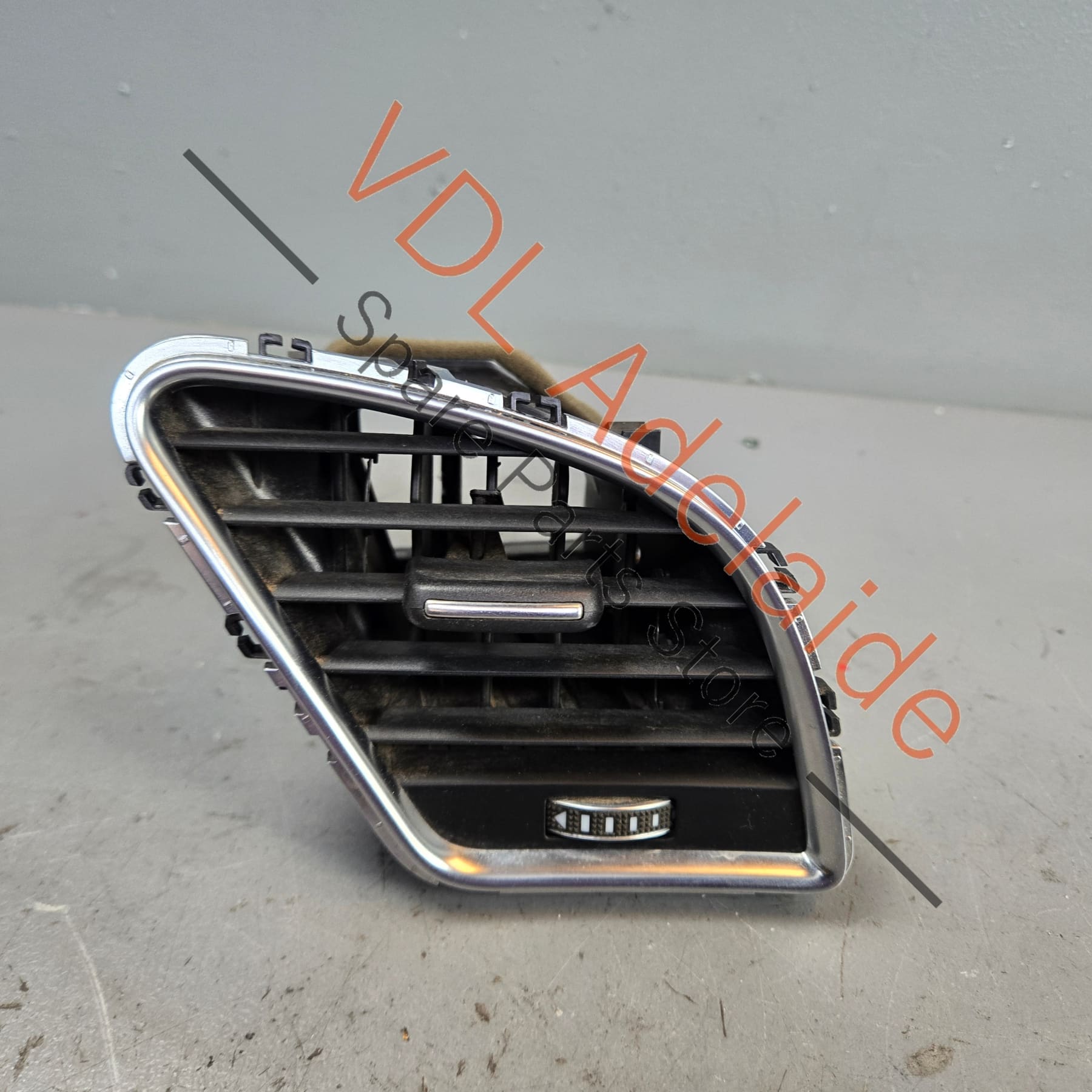 8T2820902J    Audi RS5 Right Passenger Dash Air AC Vent 8T2820902J