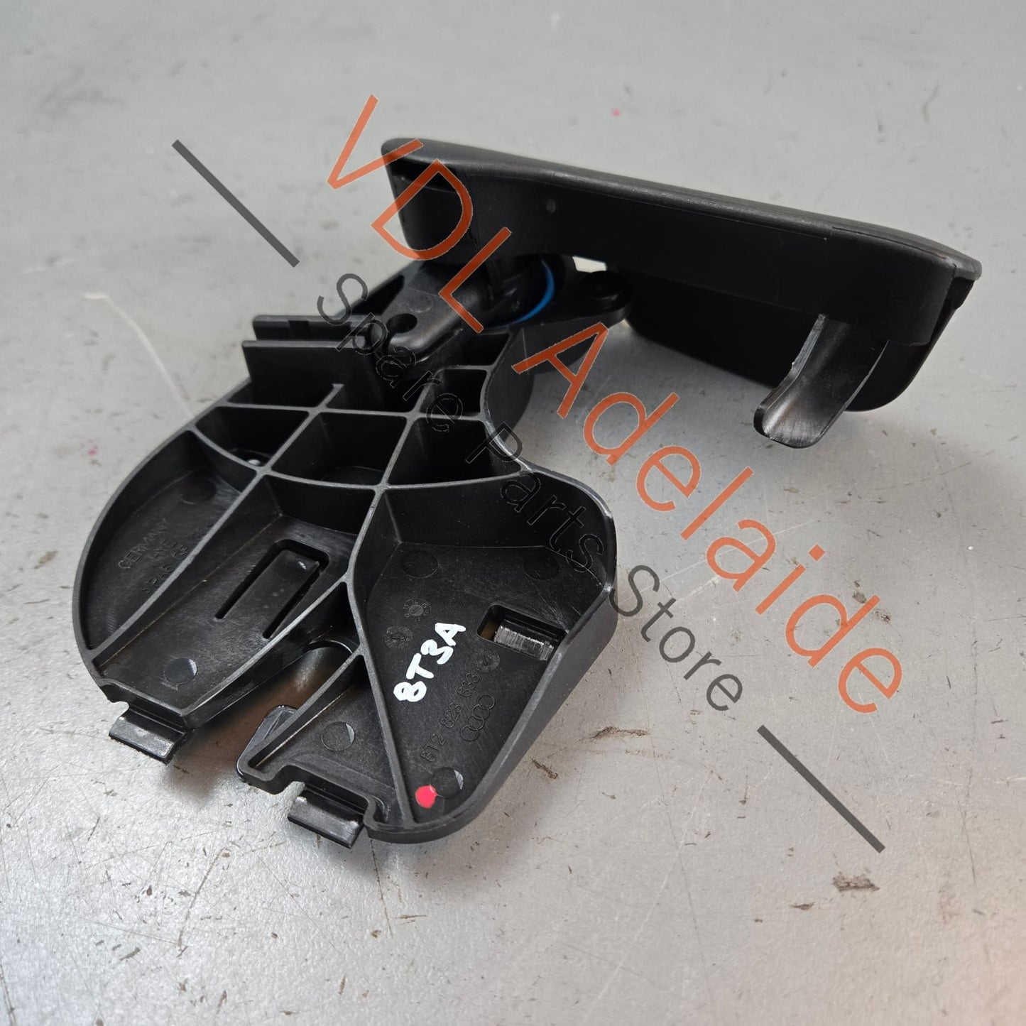 8T2823633 8T2823533   Audi A4 A5 RS5 Bonnet Release Lever Handle Pull 8T2823633 8T2823533