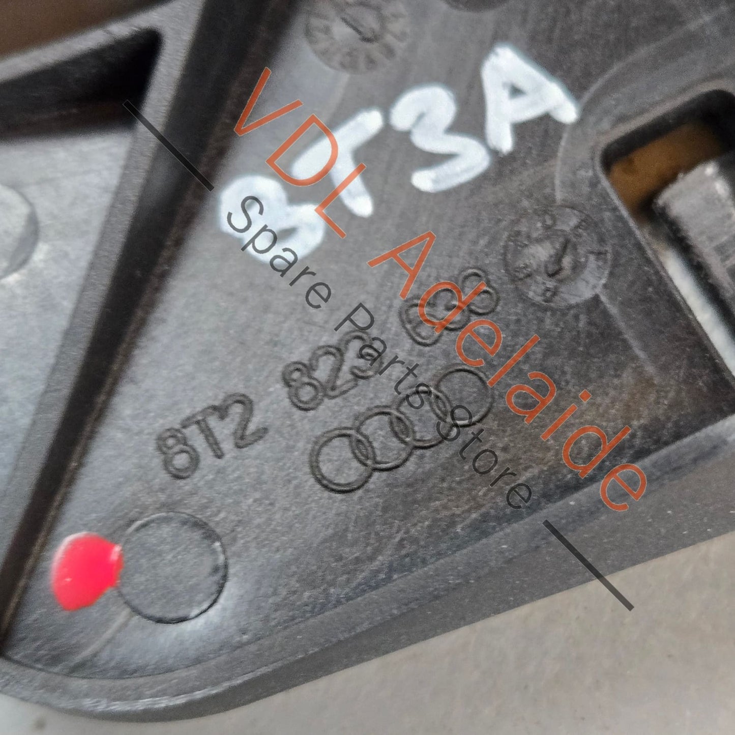 8T2823633 8T2823533   Audi A4 A5 RS5 Bonnet Release Lever Handle Pull 8T2823633 8T2823533