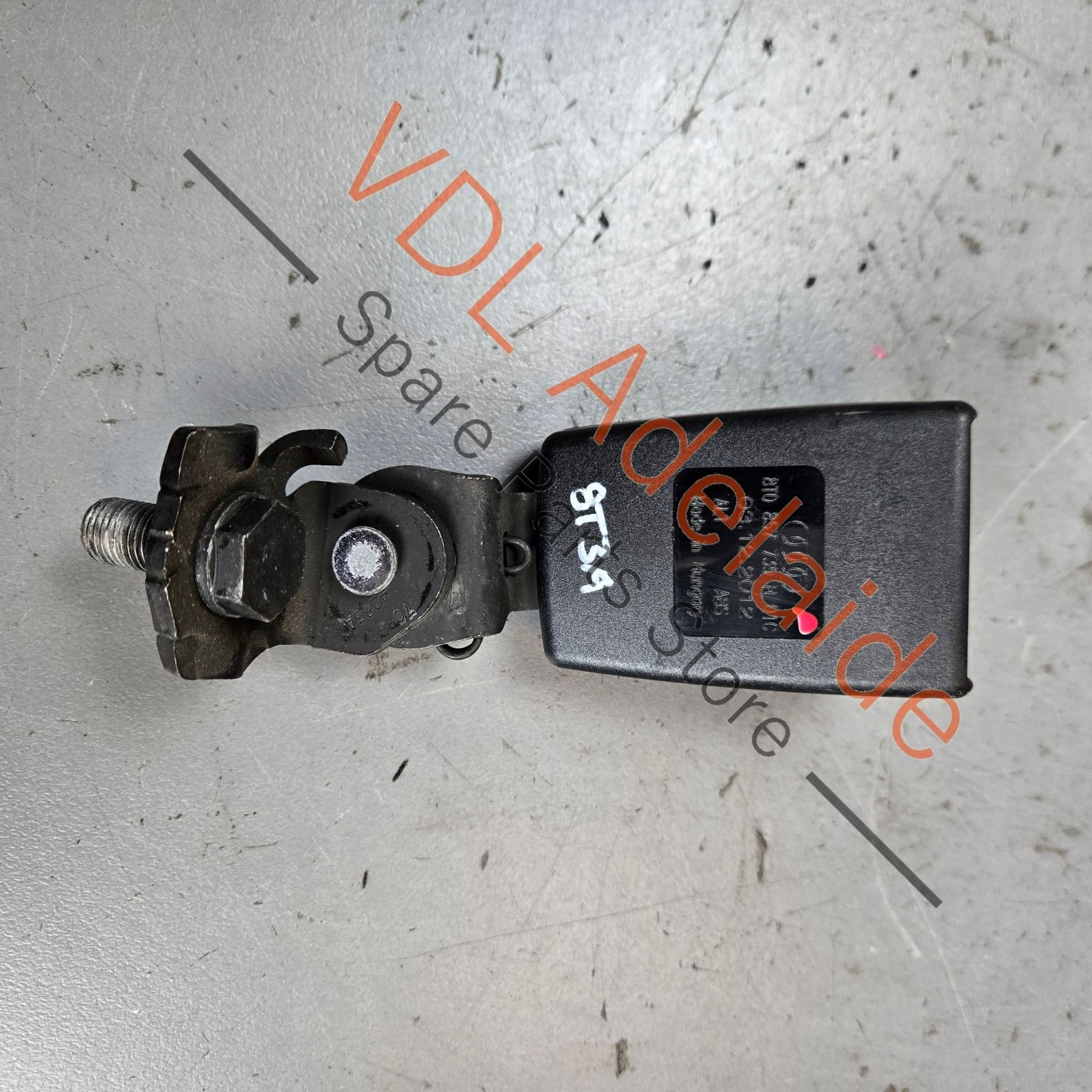 8T0857739H    Audi A5 A4 Rear Seatbelt Catch Clip Latch 8T0857739H