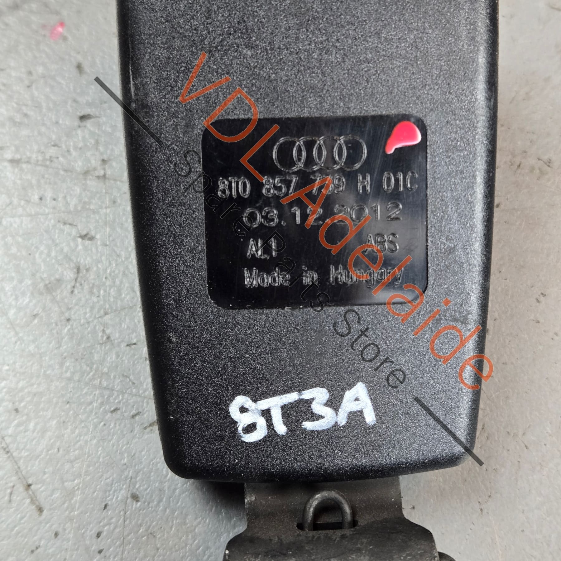 8T0857739H    Audi A5 A4 Rear Seatbelt Catch Clip Latch 8T0857739H
