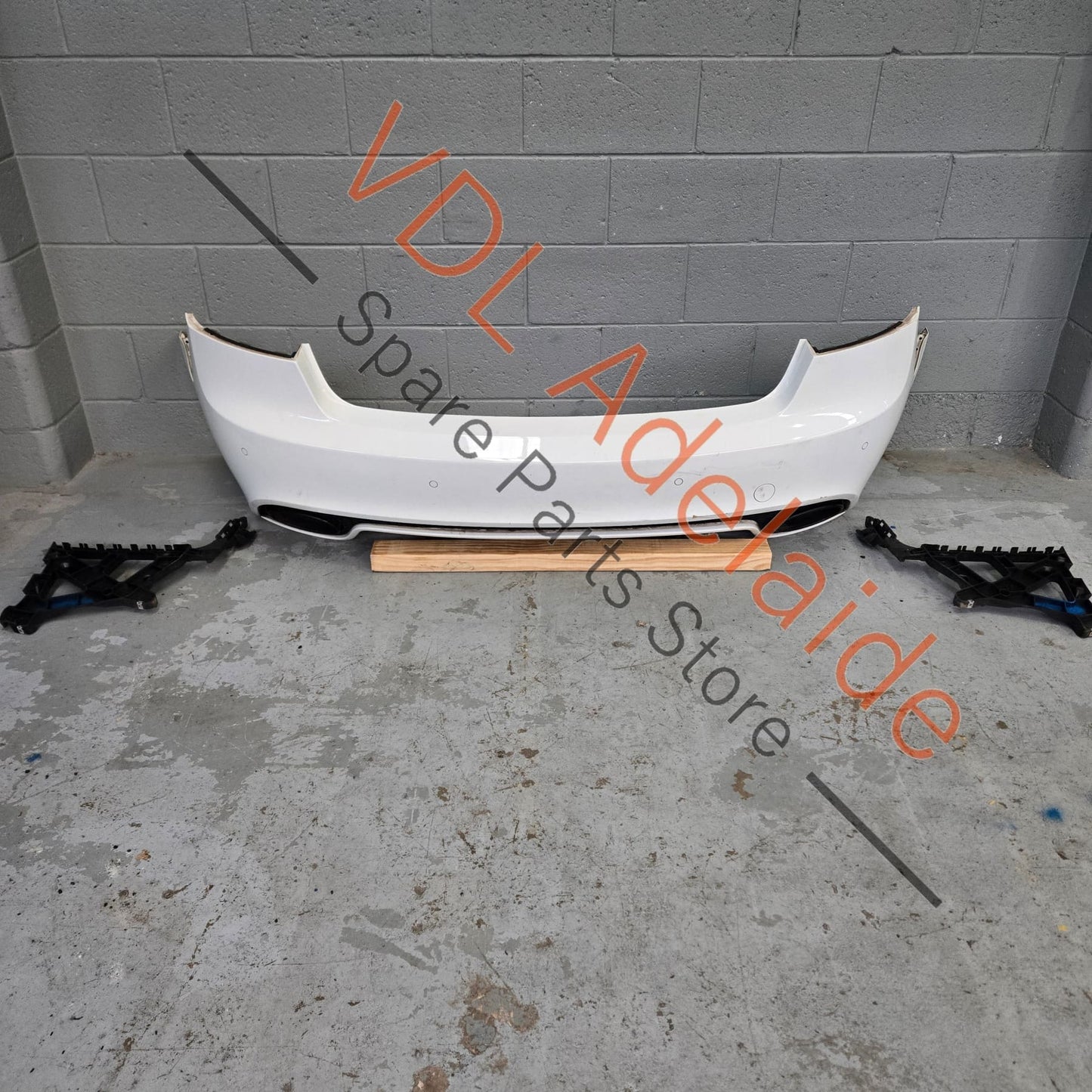 8T0807067E 8T0807521E   Audi RS5 Rear Bumper Cover & Diffuser Assembly 8T0807067E 8T0807521E