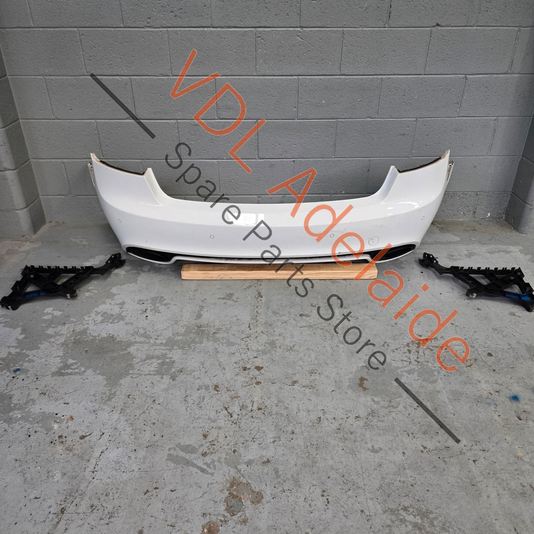 8T0807067E 8T0807521E   Audi RS5 Rear Bumper Cover & Diffuser Assembly 8T0807067E 8T0807521E