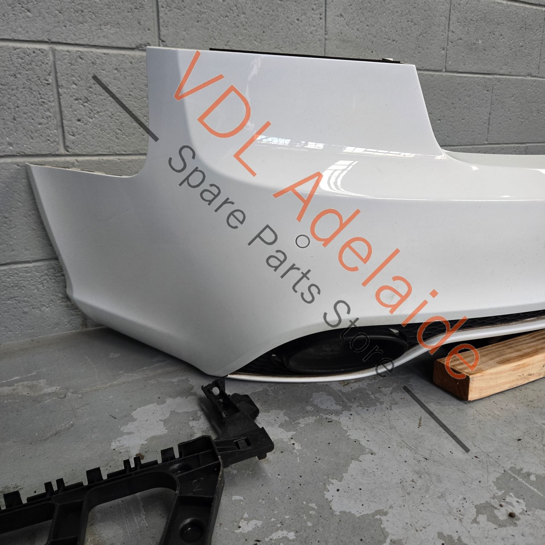 8T0807067E 8T0807521E   Audi RS5 Rear Bumper Cover & Diffuser Assembly 8T0807067E 8T0807521E