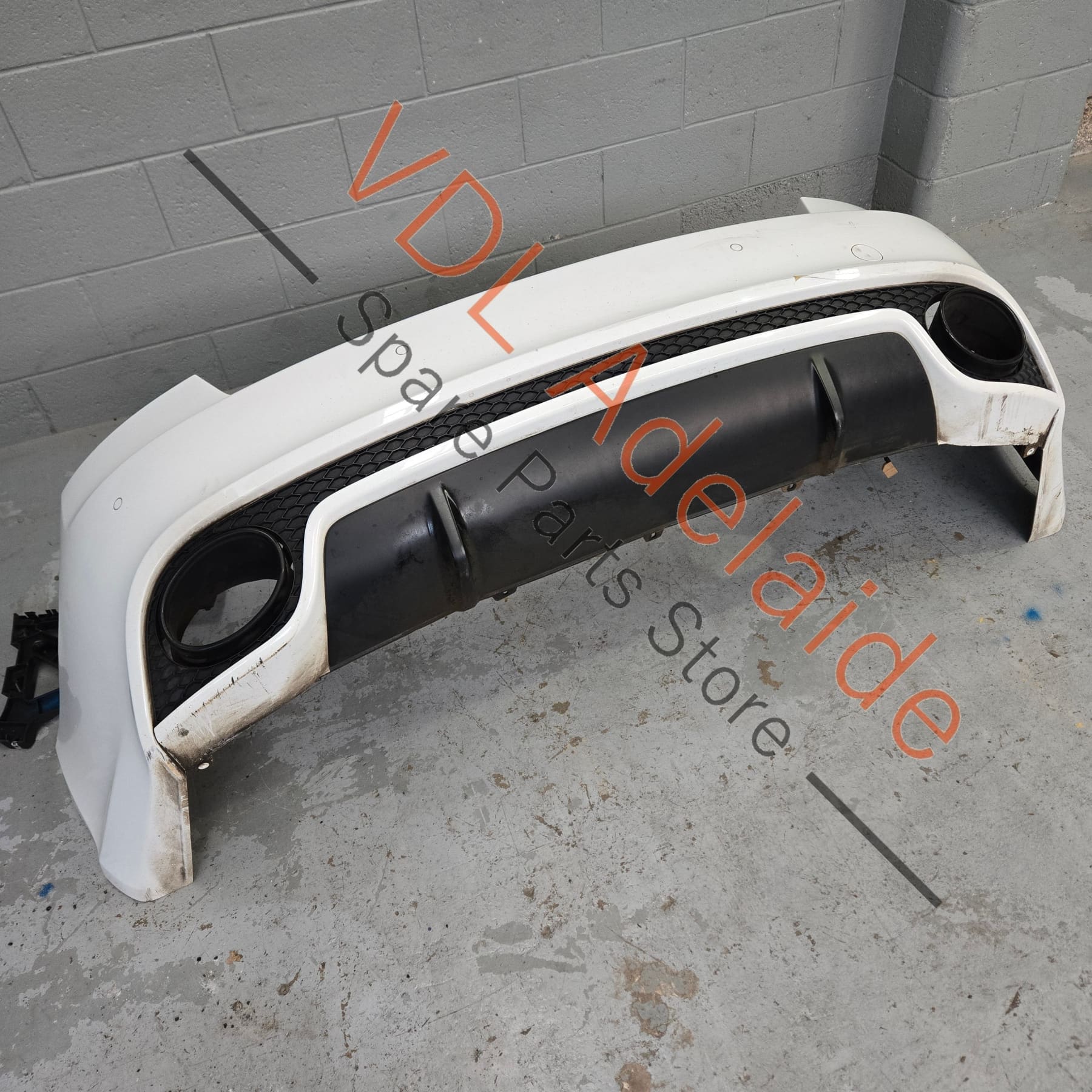8T0807067E 8T0807521E   Audi RS5 Rear Bumper Cover & Diffuser Assembly 8T0807067E 8T0807521E