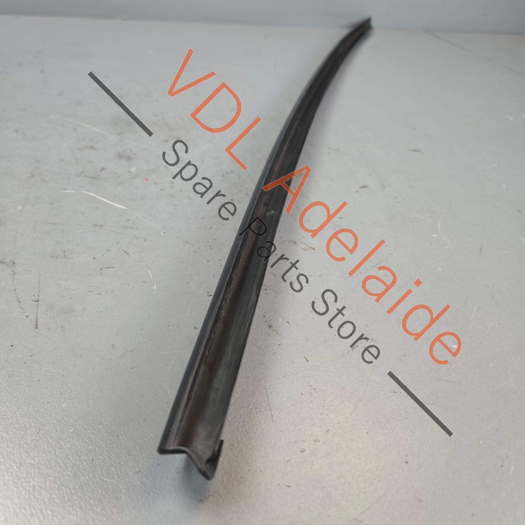 8T0854328A    Audi A5 S5 RS5 Front Windscreen Deflector Strip Trim 8T0854328A RHS Right