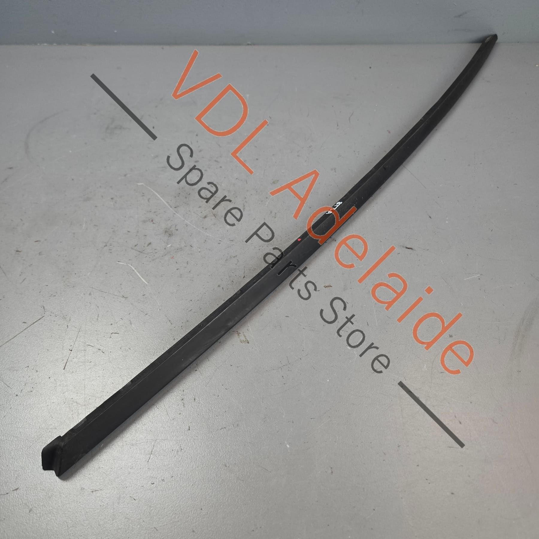 8T0854328A    Audi A5 S5 RS5 Front Windscreen Deflector Strip Trim 8T0854328A RHS Right