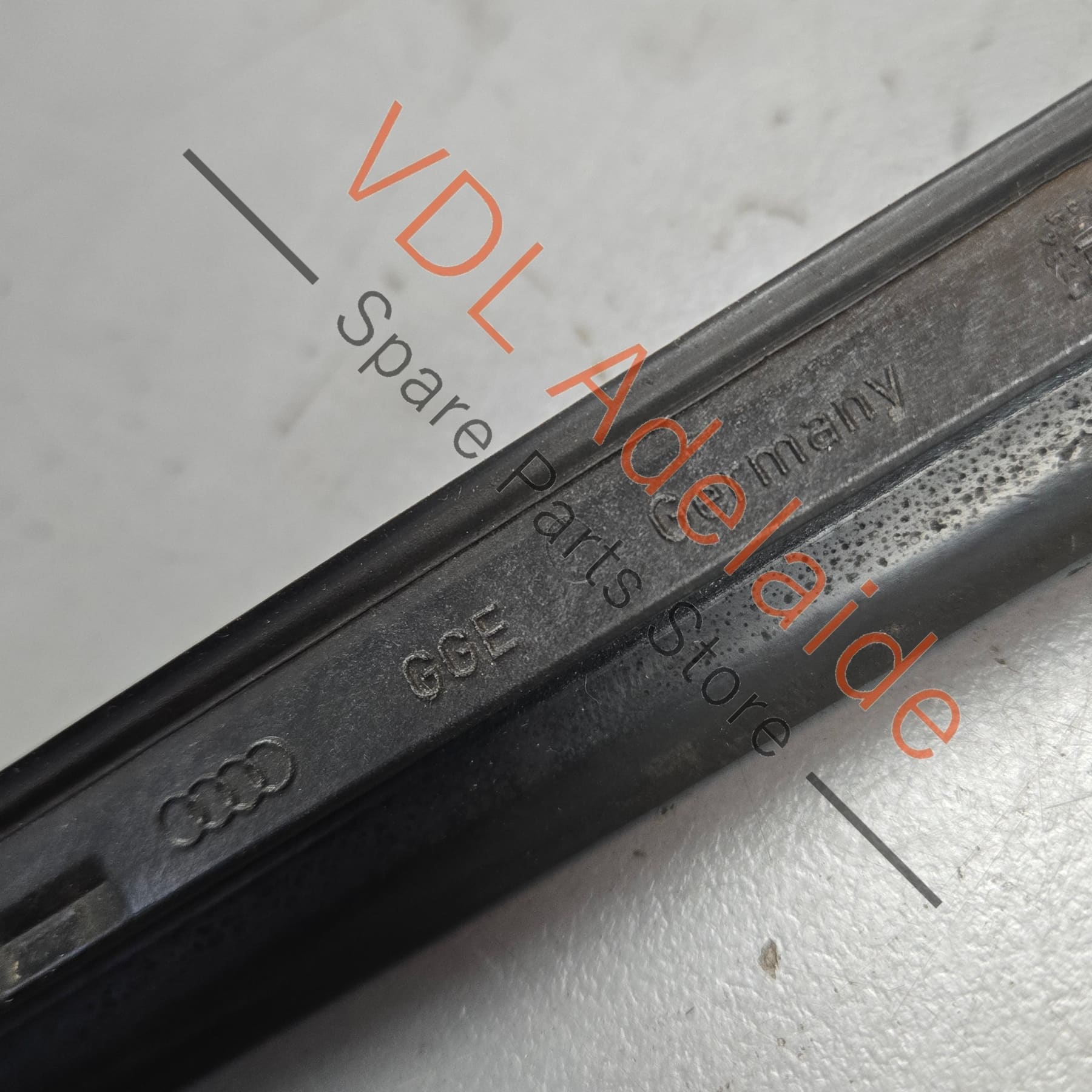 8T0854327A    Audi A5 S5 RS5 Front Windscreen Deflector Strip Trim 8T0854327A LHS Left