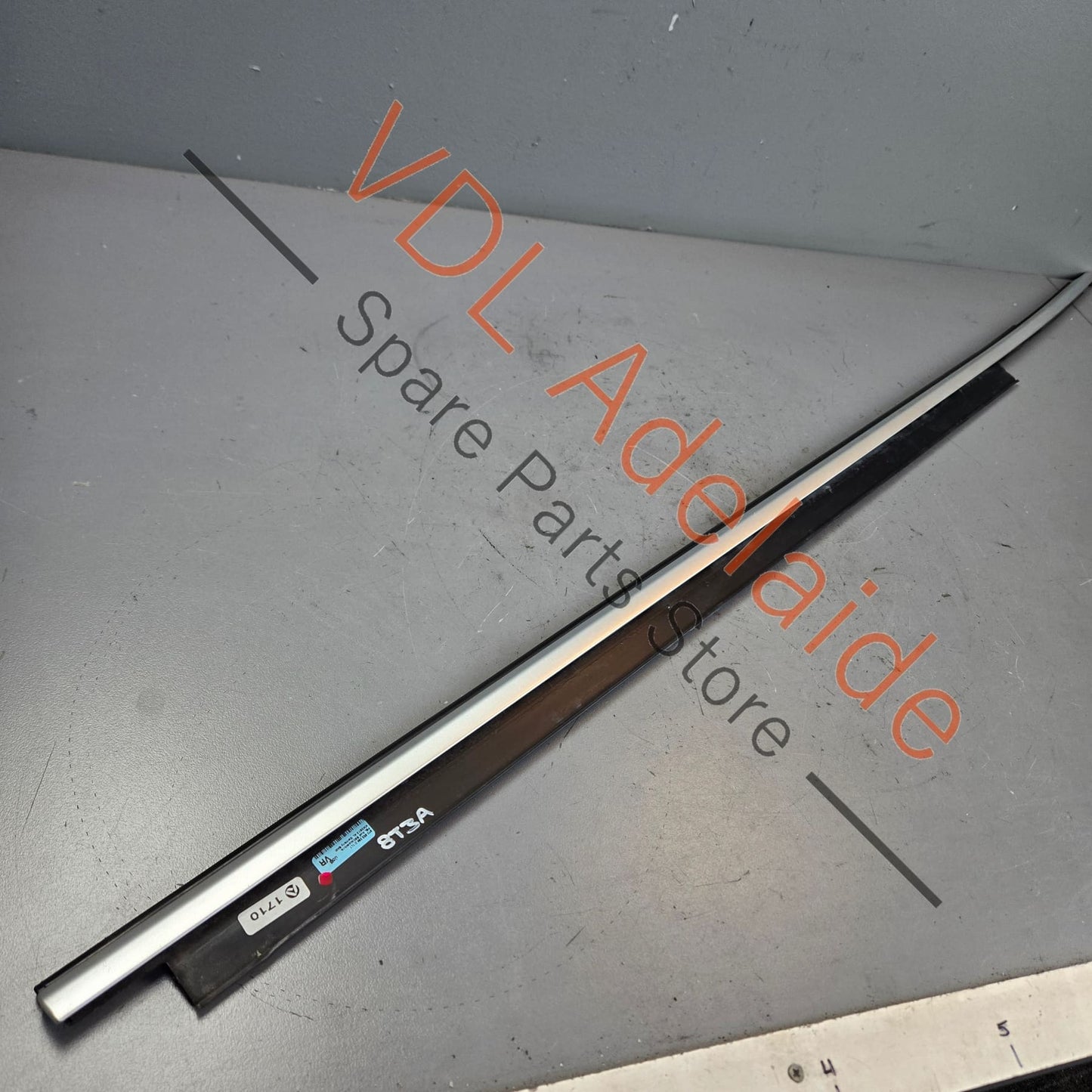 8T0853284J1L1    Audi A5 S5 RS5 Left Door Window Slot Aperture Seal Aluminium Matt 8T0853284J 1L1