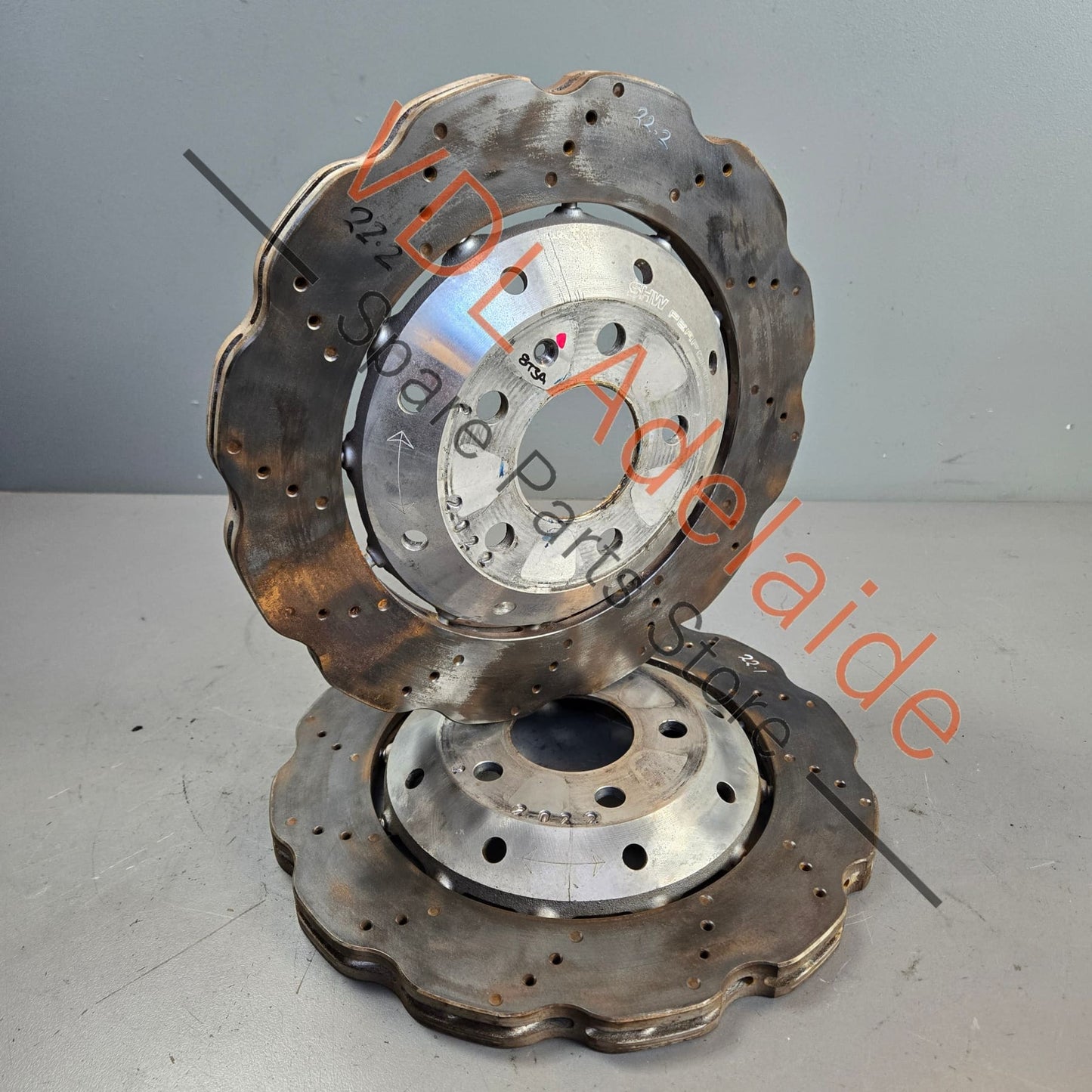 ARX48221 8T0615601A   Audi R8 RS4 RS5 Rear Brake Disc Rotors Pair with Hats 8T0615601A 330 x 22 ARX48221 Wavey