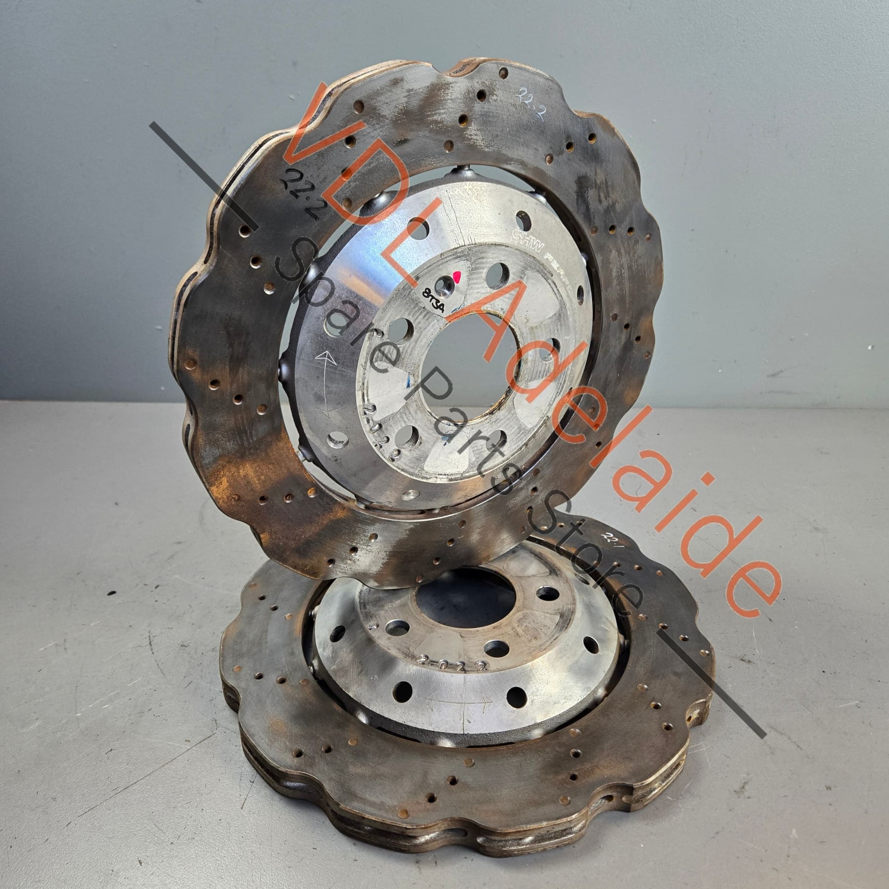 ARX48221 8T0615601A   Audi R8 RS4 RS5 Rear Brake Disc Rotors Pair with Hats 8T0615601A 330 x 22 ARX48221 Wavey