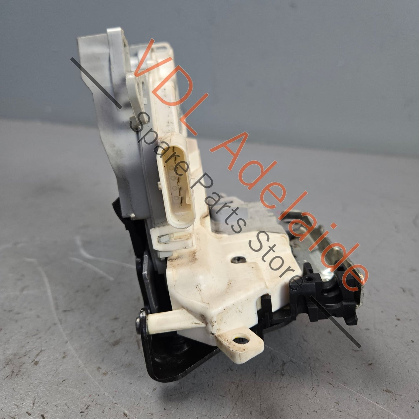 8J2837015E 8J2837015C   Audi A5 RS5 Left Side Door Lock Module 8J2837015C