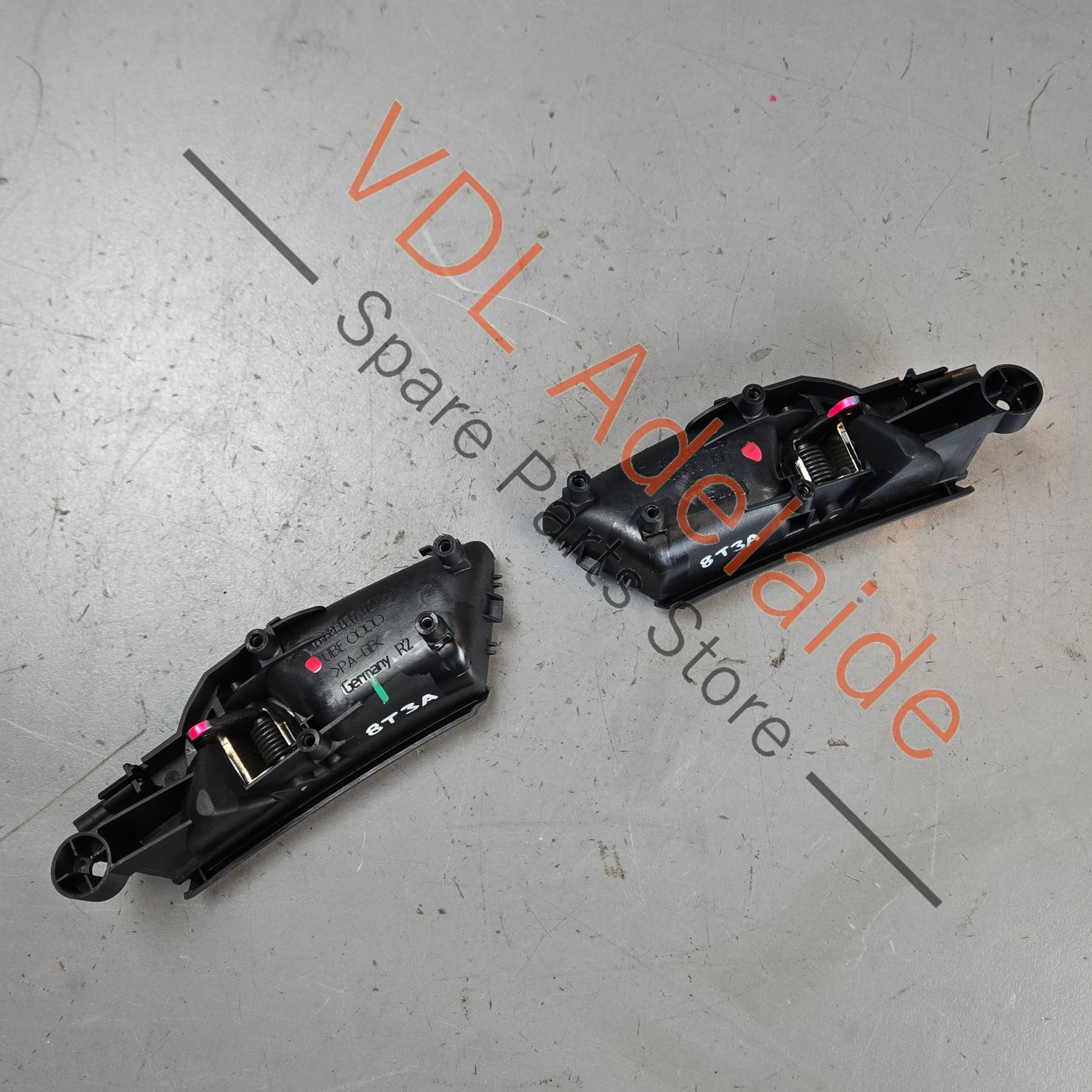 8T0837019C 8T0837020C   Audi RS5 Interior Door Handle Pulls 8T0837019C 6PS 8T0837020C 6PS