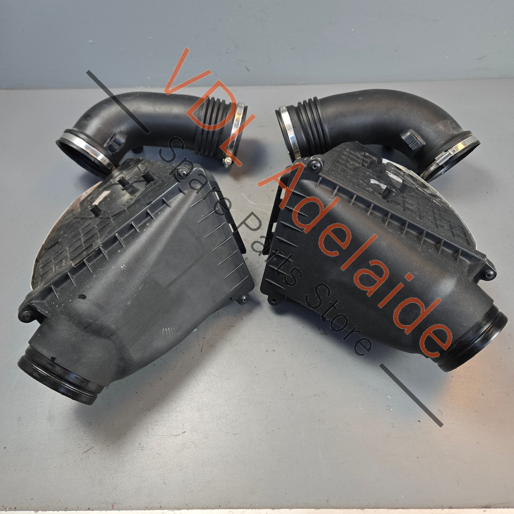 8T0133835B 8T0133844A 8T0129600 8T0129599 Audi RS5 Factory Stock Air Filter Box Assembly 8T0133835B 8T0133844A 8T0129600 8T0129599