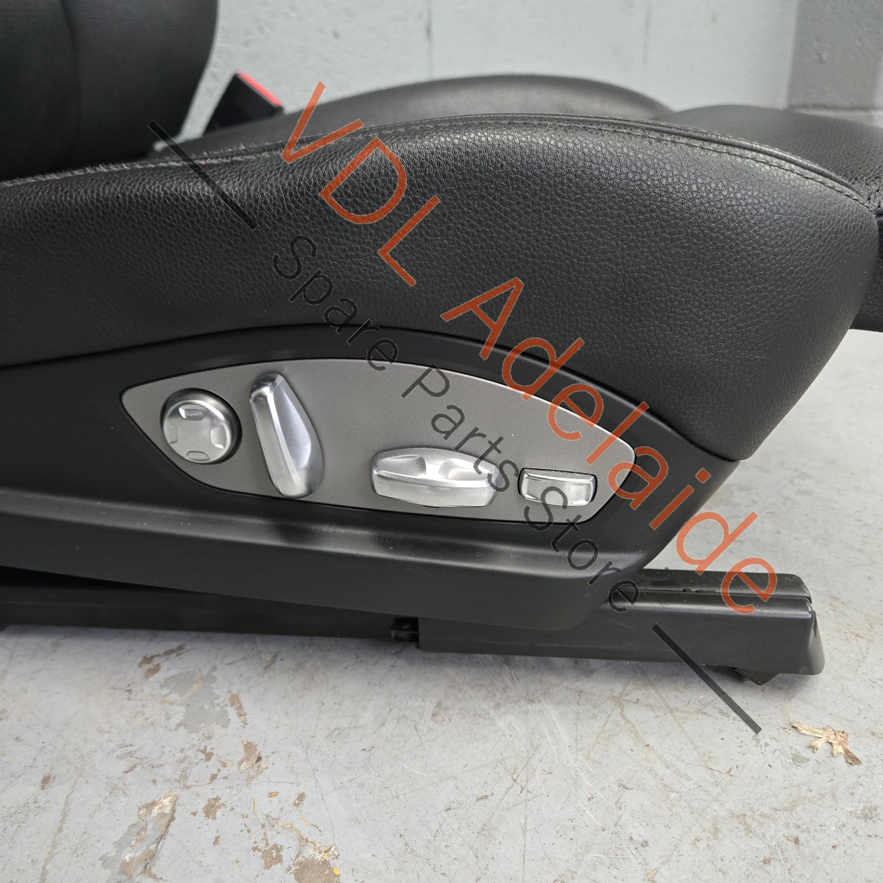 97052114109DAA    Porsche Panamera 970 Black Leather Front Right Drivers Seat