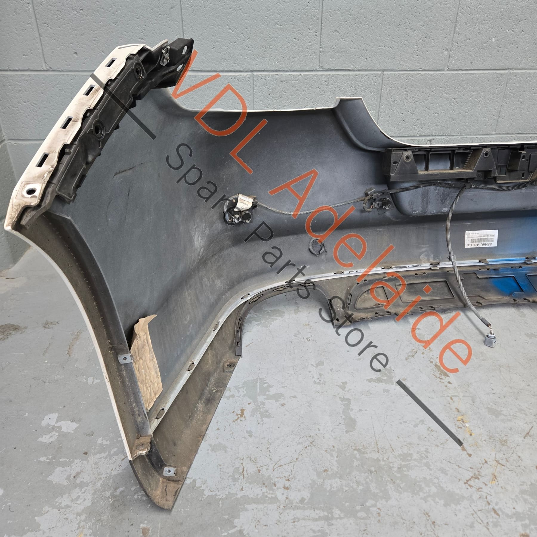 97050595100 97050561105   Porsche Panamera 970 Rear Bumper Assembly & Diffuser 97050595100 97050561105 1E0 Carrara White B9A / B4