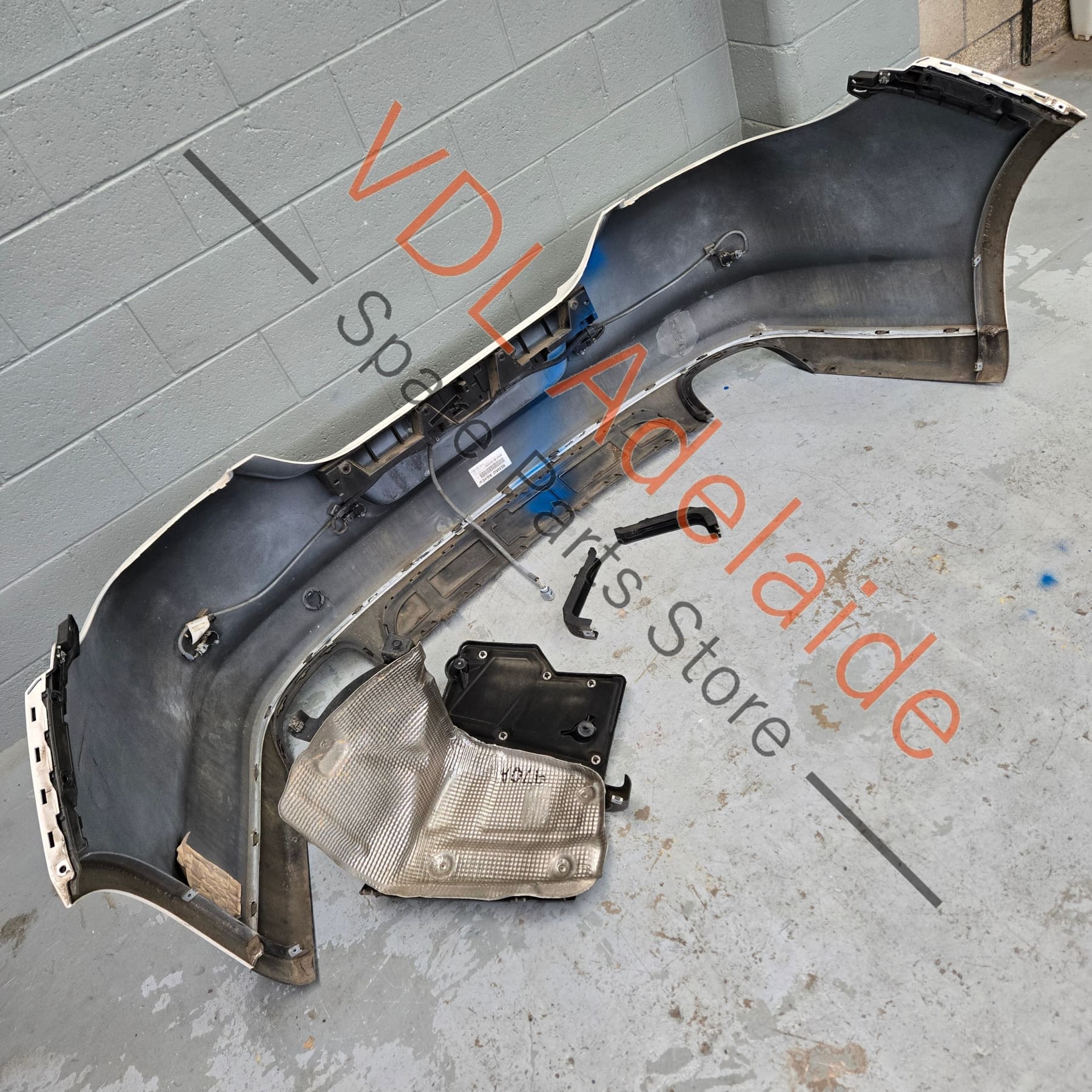 97050595100 97050561105   Porsche Panamera 970 Rear Bumper Assembly & Diffuser 97050595100 97050561105 1E0 Carrara White B9A / B4