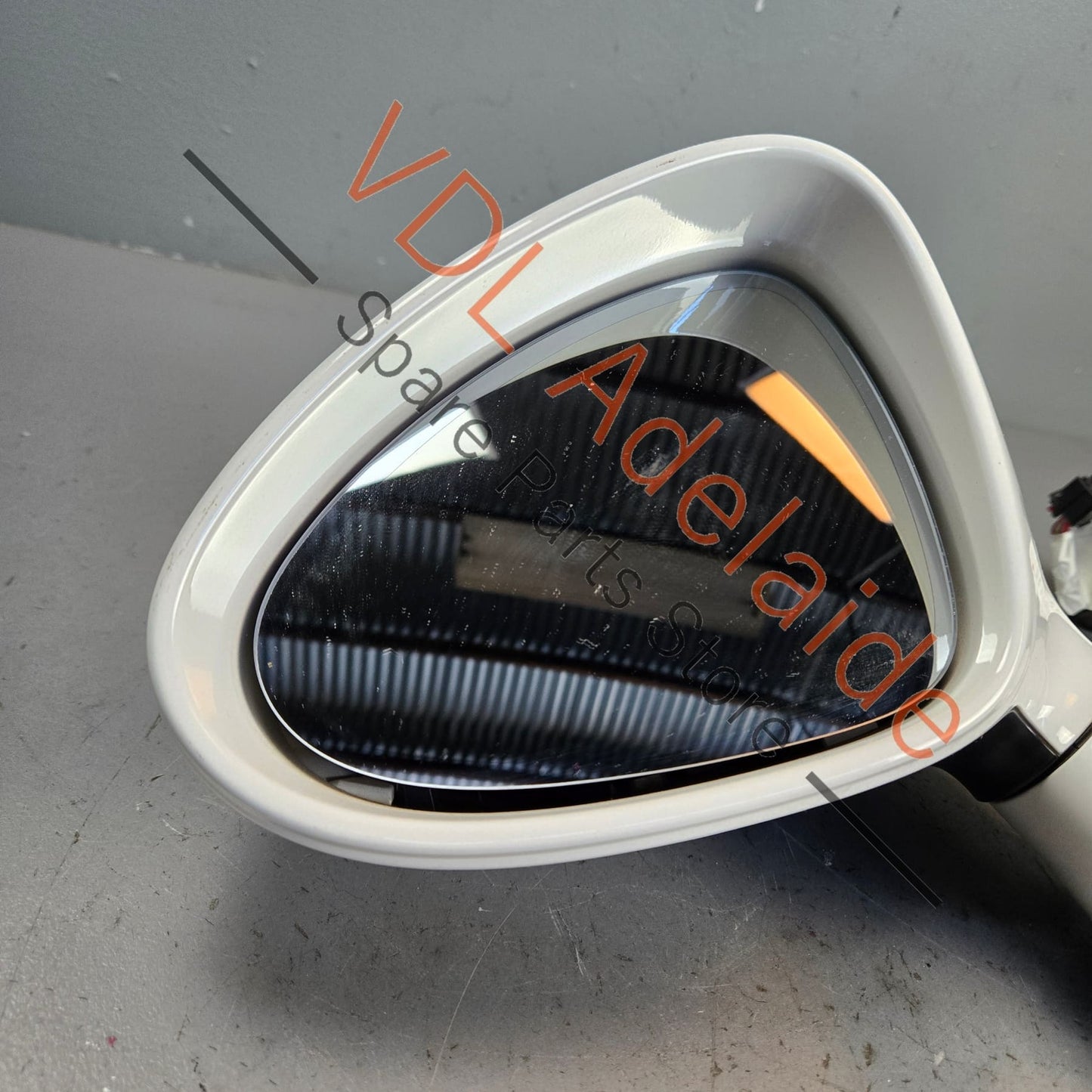 97073103702 97073121900 
99762404801  Porsche Panamera Left Side Mirror Power Folding Convex Complete w Glass 97073103702