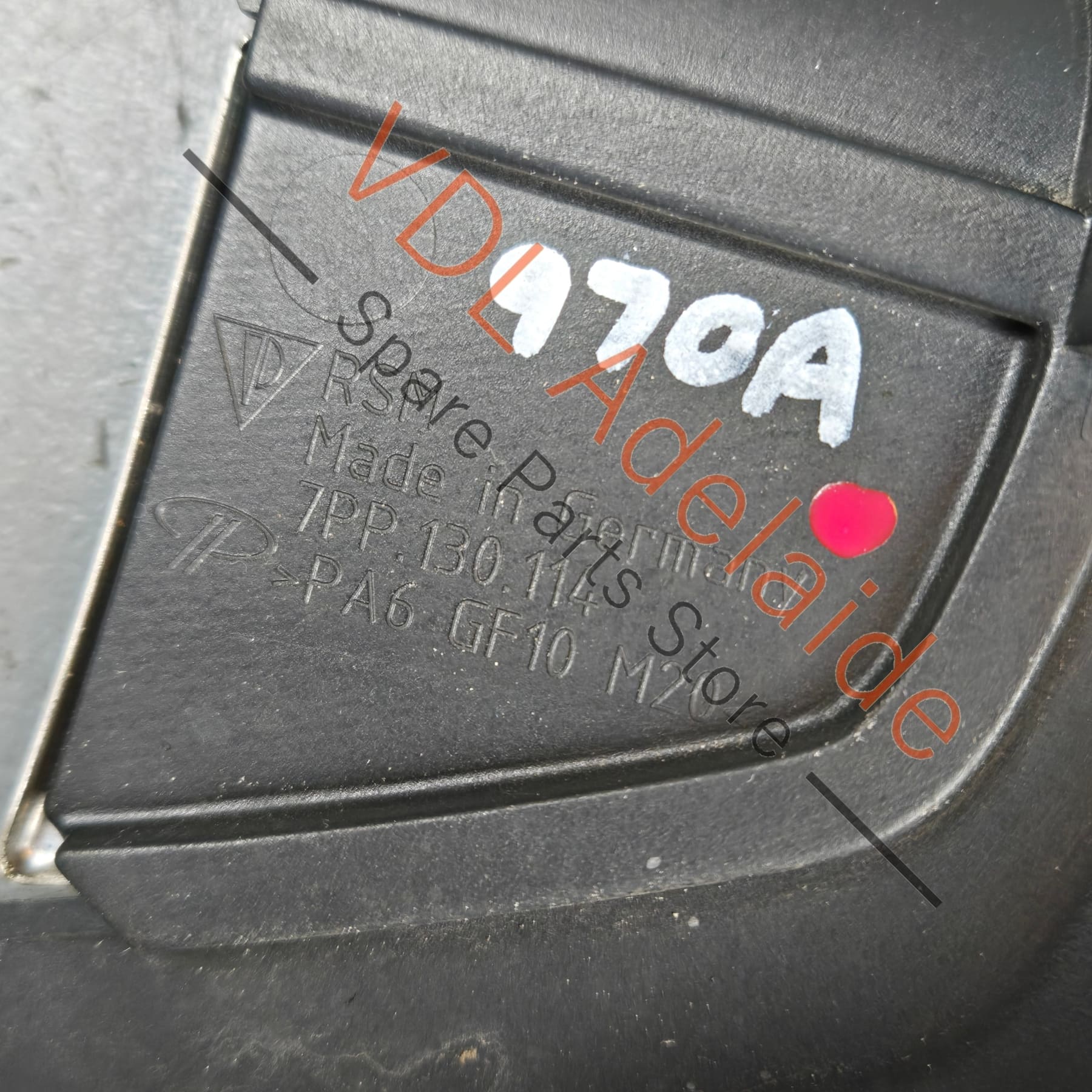 7PP130114    Porsche 4.8 V8 Engine Cover Front Trim with Badge Direct Injection 7PP130114
