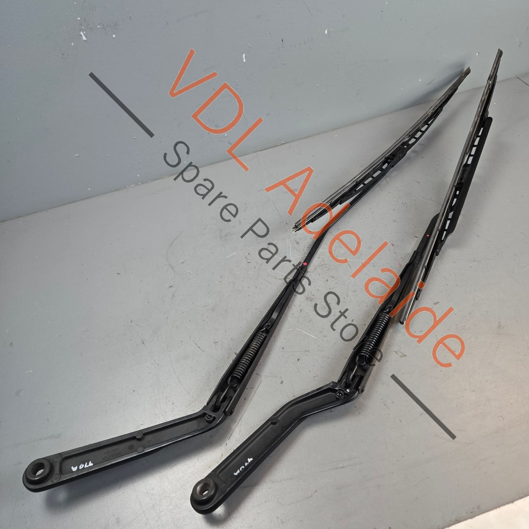 97062802801 97062803001   Porsche Panamera 970 Windscreen Wiper Arm Set 97062802801 97062803001