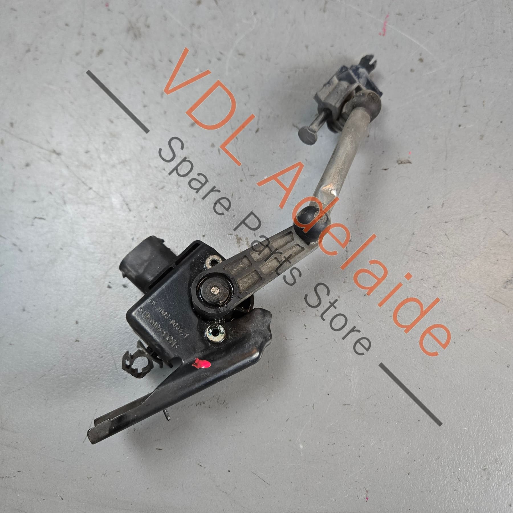 97034302203    Porsche Panamera 970 Front Right Suspension Level Sensor 97034302203