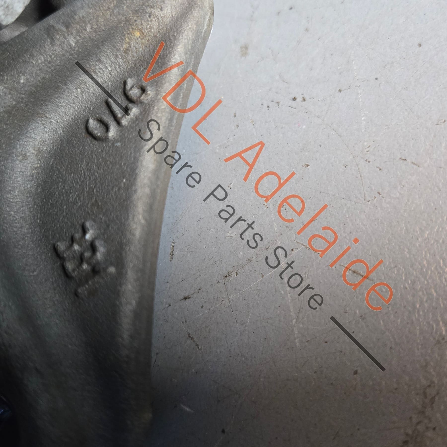 97033161102    Porsche Panamera 970 Rear Left Suspension Hub Wheel Bearing Knuckle 97033161102