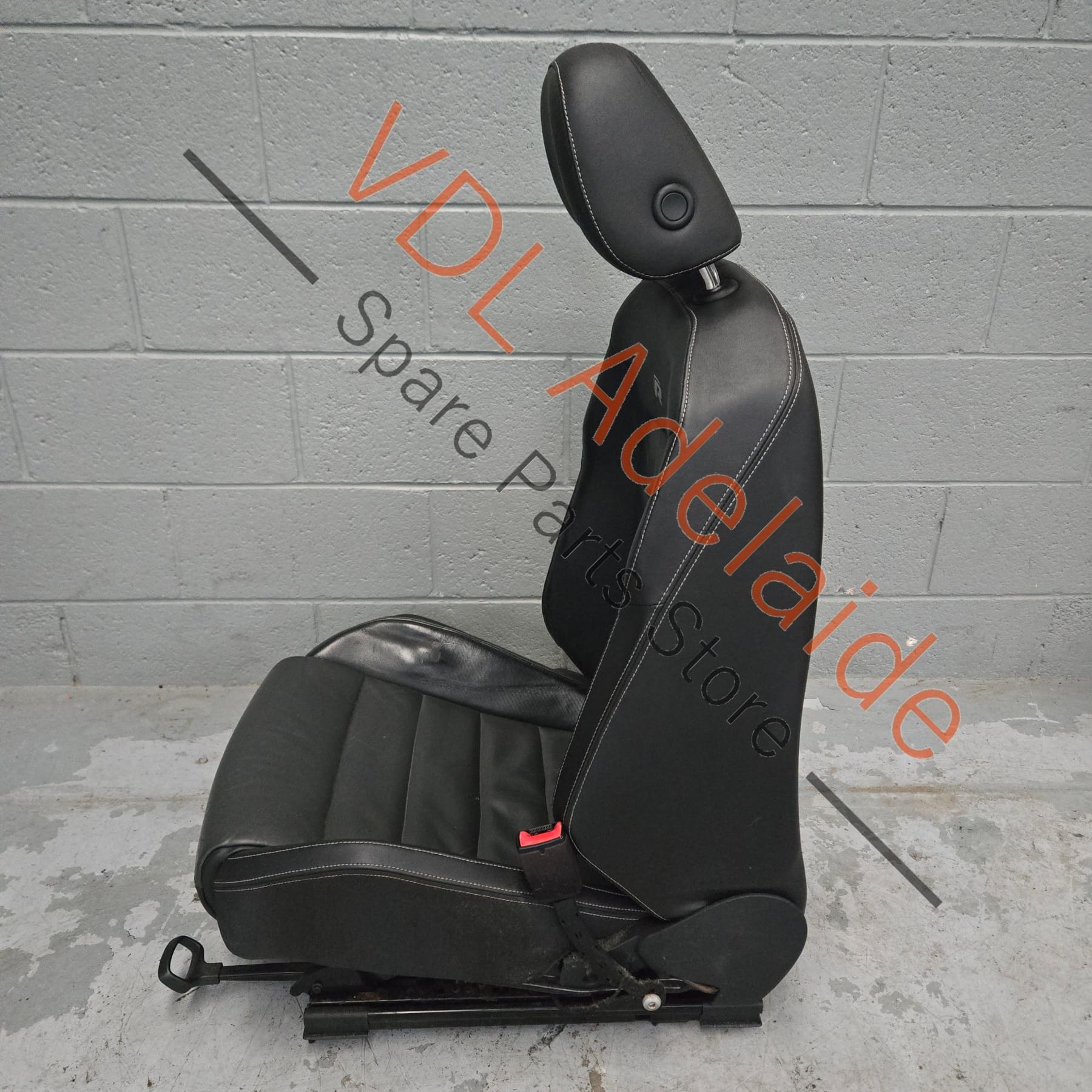     VW Golf R MK7 Wolfsburg Front Right Seat Drivers Carbon Leather