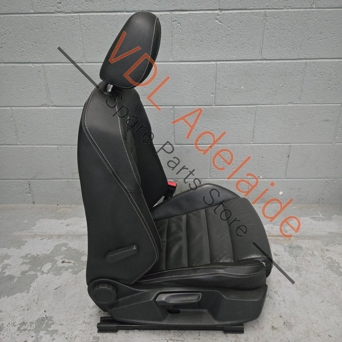     VW Golf R MK7 Wolfsburg Front Right Seat Drivers Carbon Leather