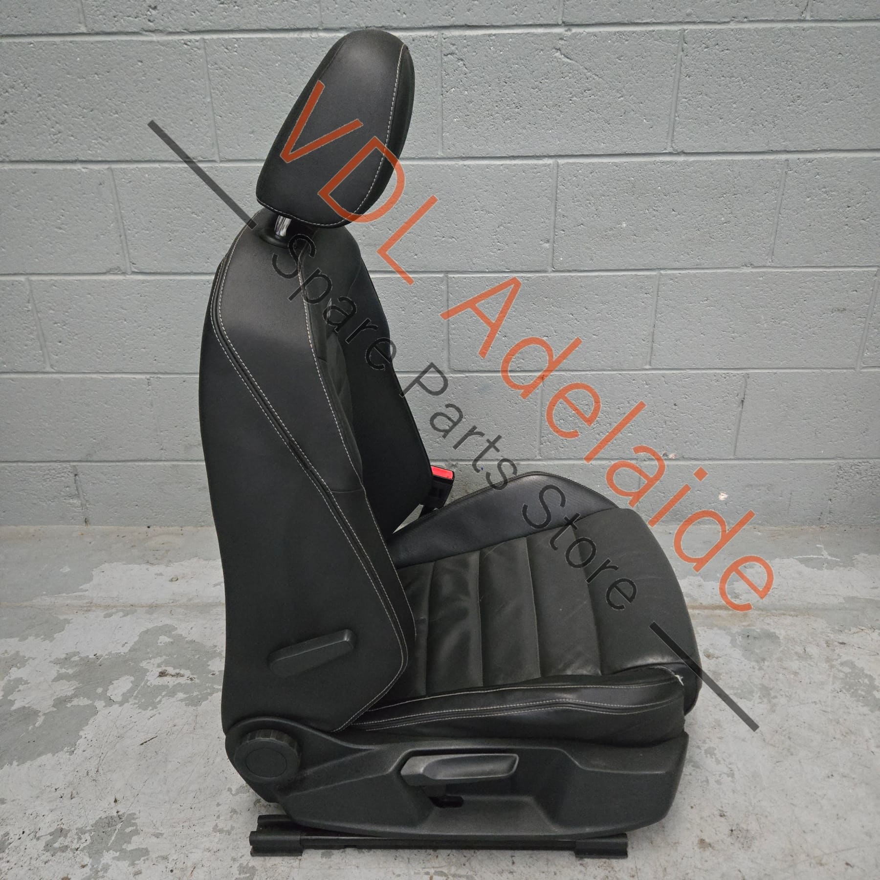     VW Golf R MK7 Wolfsburg Front Right Seat Drivers Carbon Leather