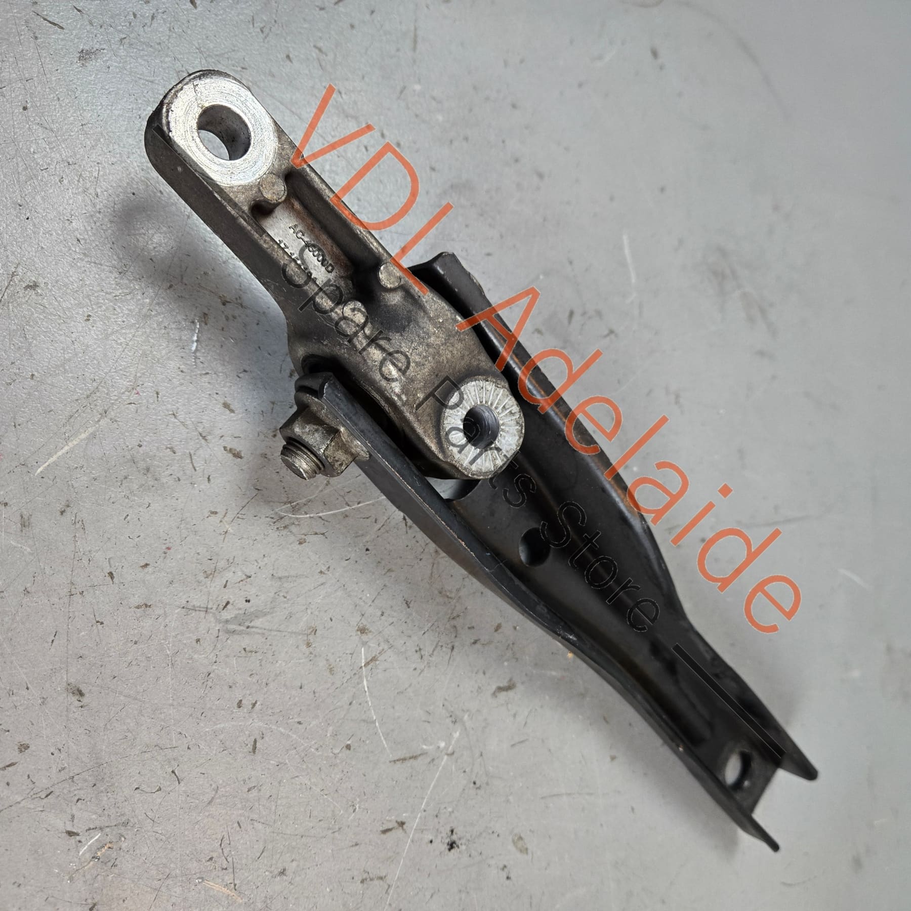 5Q0199855J    Volkswagen VW Golf Gti Mk7 Bottom Pendulum Dogbone Engine Mount Mounting 5Q0199855J