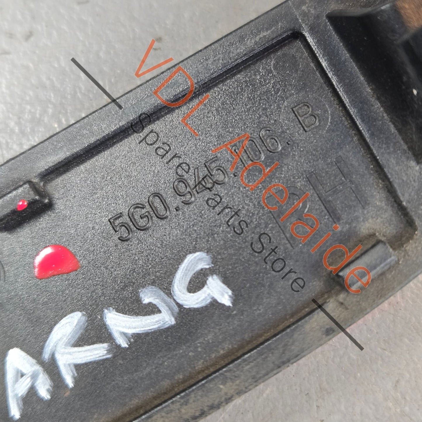 5G0945106B    VW Golf R MK7 Rear Right Bumper Reflector 5G0945106B