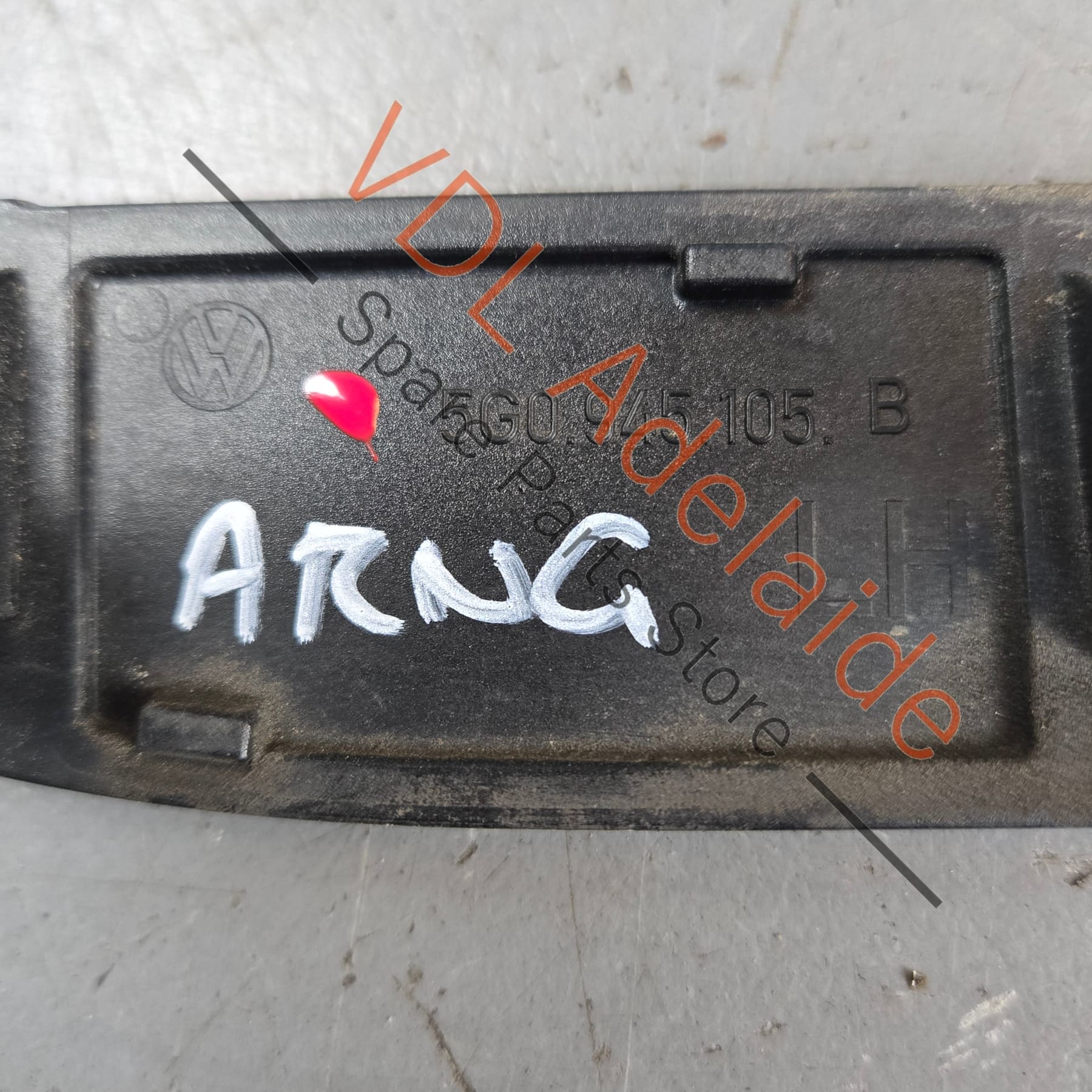 5G0945105B    VW Golf R MK7 Rear Left Bumper Reflector 5G0945105B