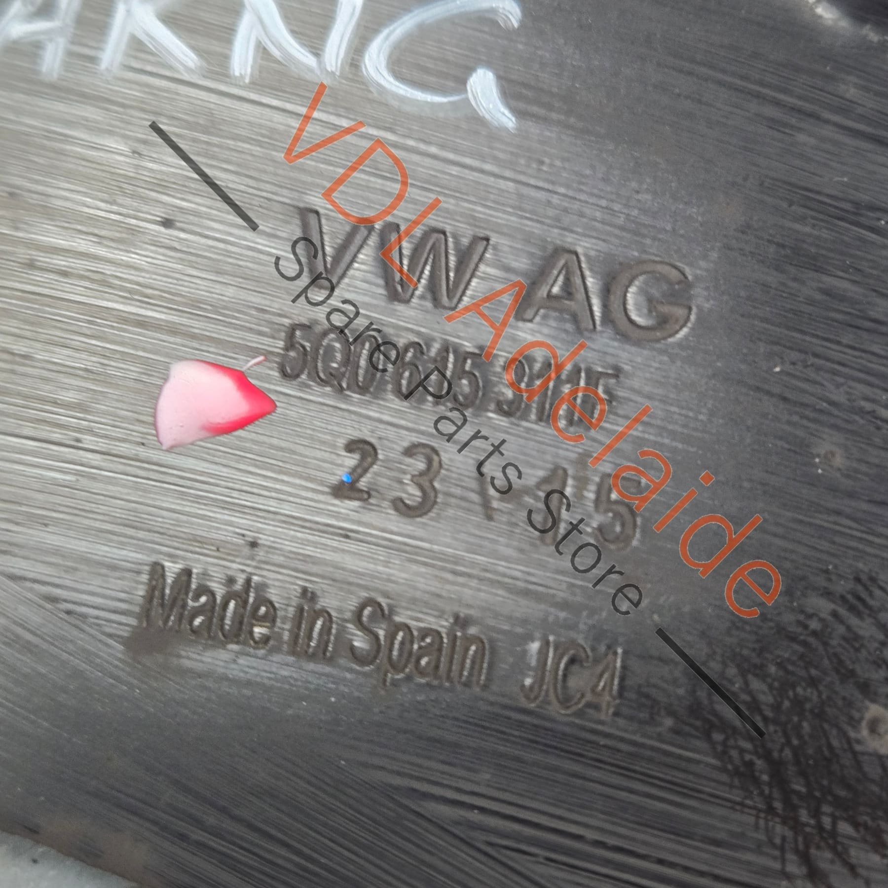 5Q0615312F 5Q0615311F   VW Golf R Pair of Front Brake Stone Cover Plates 5Q0615312F 5Q0615311F