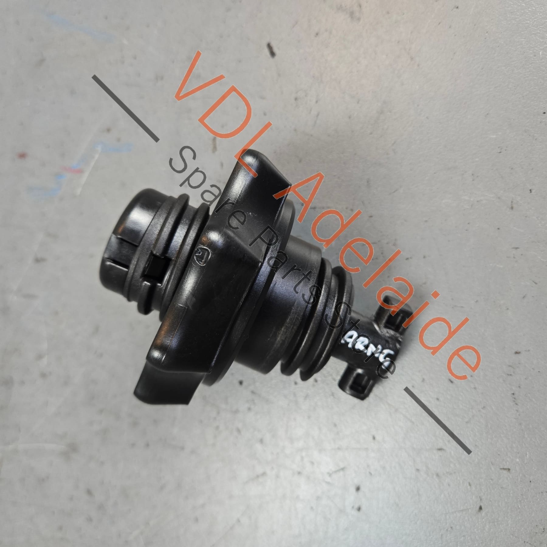 1T0803899 1K0803899D   VW Golf R Spare Wheel Retaining Nut & Bolt Screw 1K0803899D 1T0803899 109mm