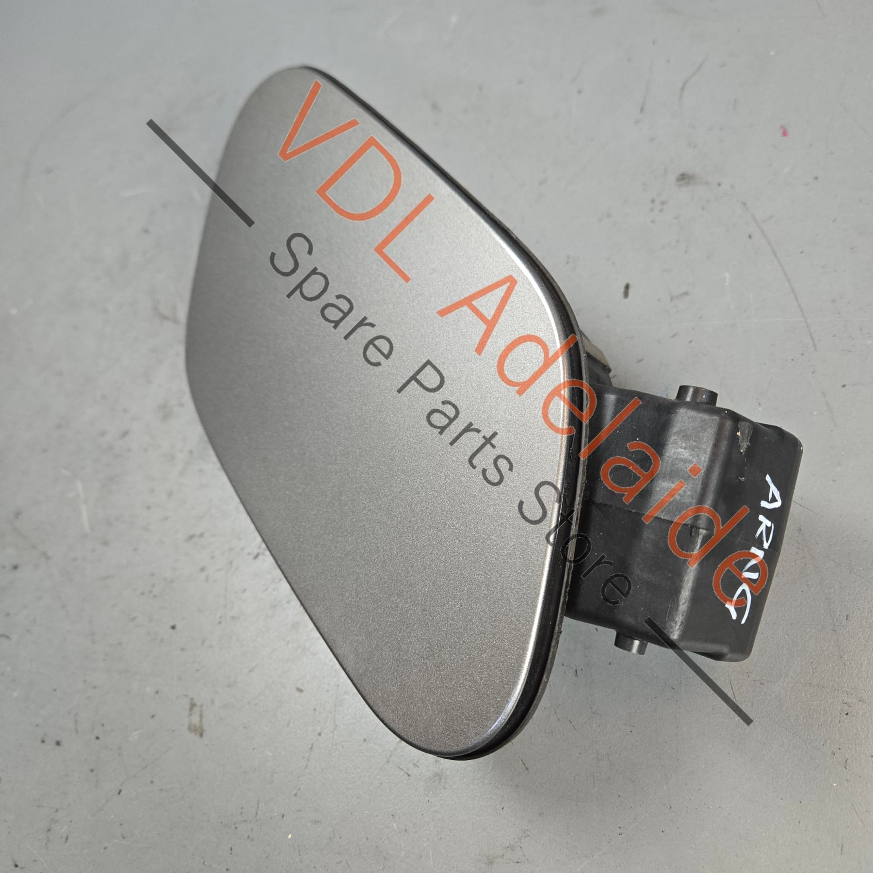 5G0809857 5G0809909   VW Golf MK7 Fuel Filler Lid Door 5G0809857 5G0809909 Z1 / A7N Limestone Grey