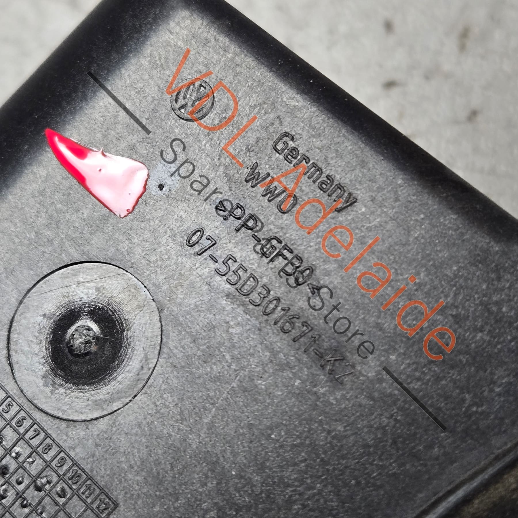 5G0809857 5G0809909   VW Golf MK7 Fuel Filler Lid Door 5G0809857 5G0809909 Z1 / A7N Limestone Grey