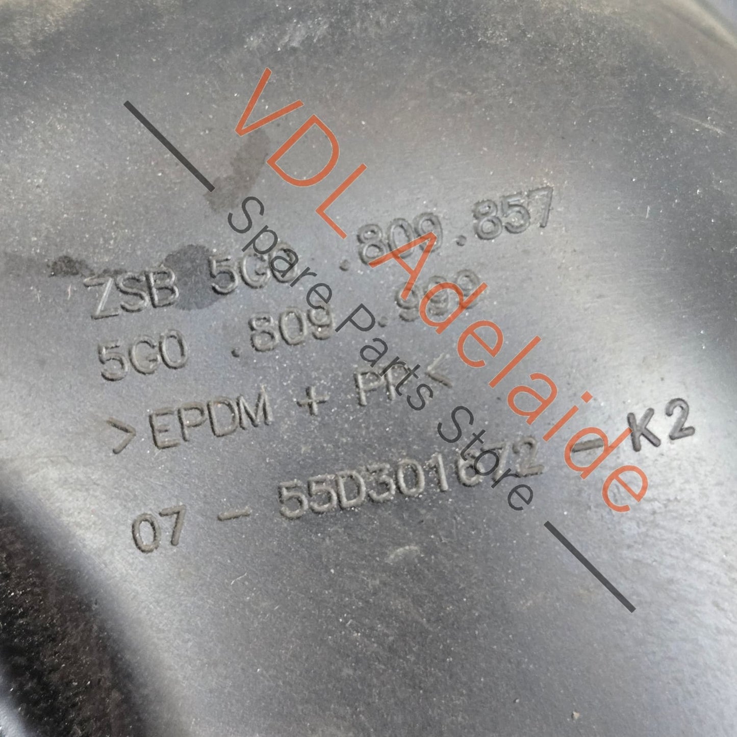 5G0809857 5G0809909   VW Golf MK7 Fuel Filler Lid Door 5G0809857 5G0809909 Z1 / A7N Limestone Grey