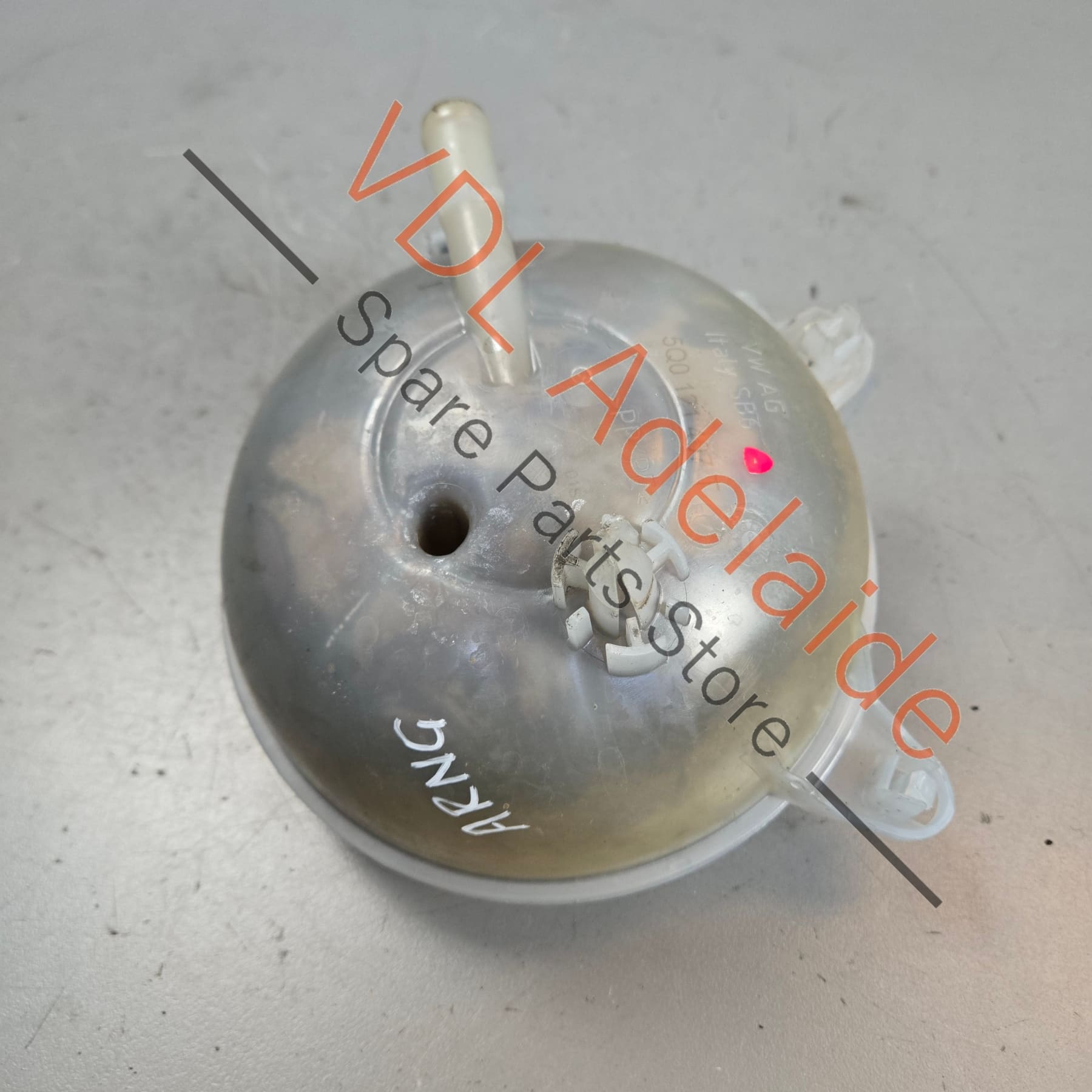 5Q0121407T    VW Golf MK7 Water Coolant Tank Reservoir with Cap 2Q0121321A 5Q0121407T