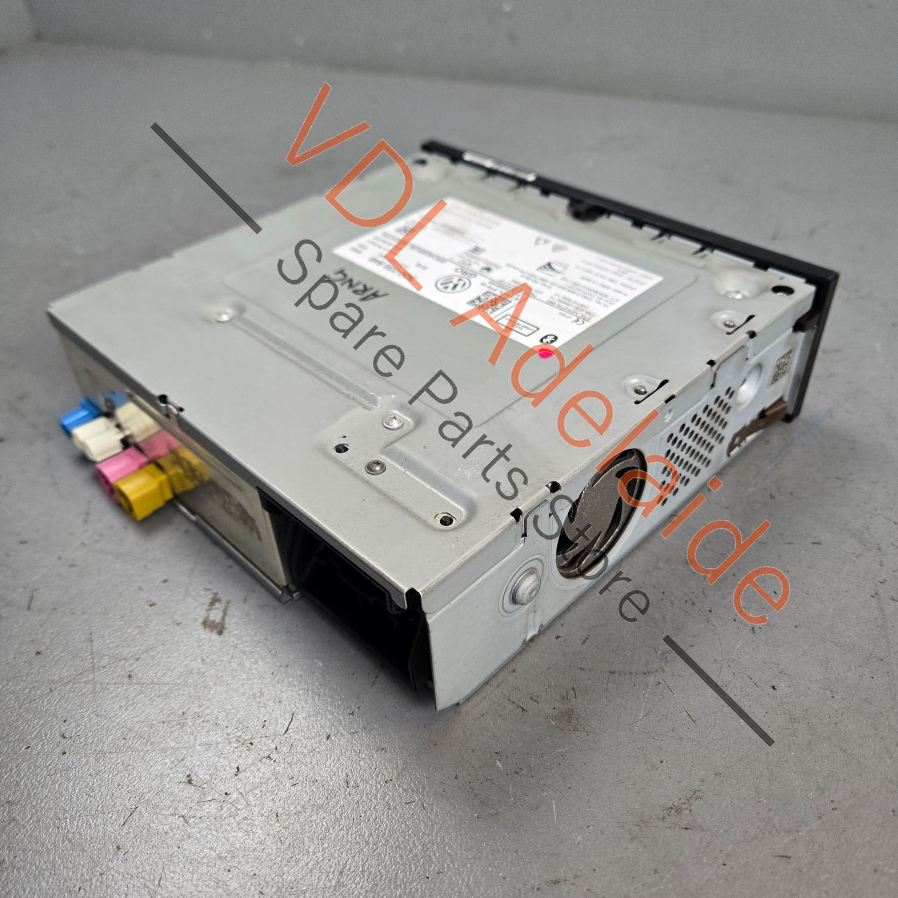 3Q0035846    VW MIB2 STD +2 ZR NAV MMI Central Computer Radio 3Q0035846