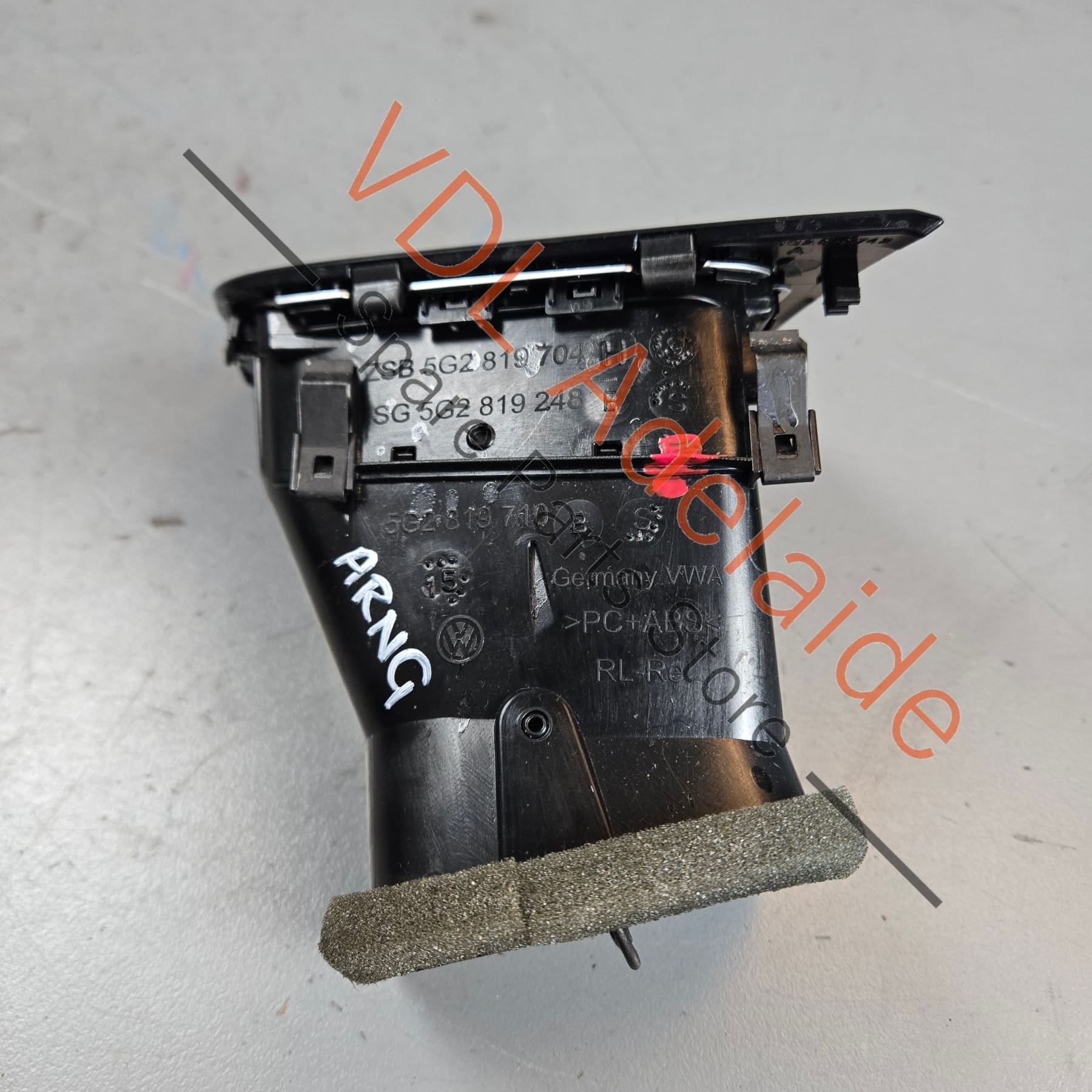 5G2819704H    VW Golf MK7 7.5 Right Side Dash Air Vent AC 5G2819704H QYI Gloss Black 5G2819710