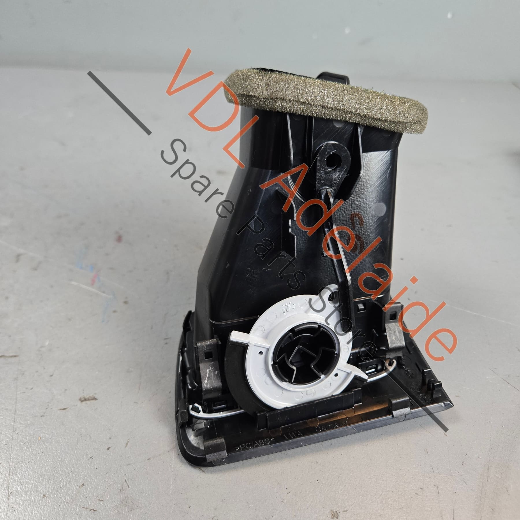5G2819704H    VW Golf MK7 7.5 Right Side Dash Air Vent AC 5G2819704H QYI Gloss Black 5G2819710