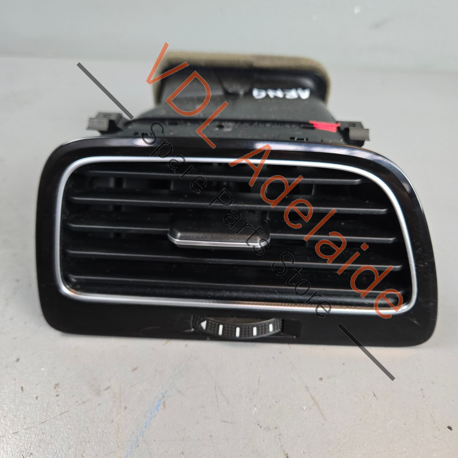 5G2819703    VW Golf MK7 7.5 Left Side Dash Air Vent AC 5G2819703R QYI Gloss Black