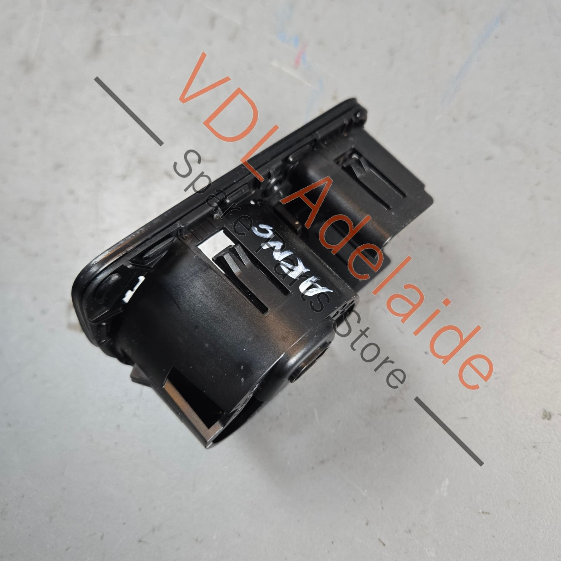 5G2858060B    VW Golf Mk7 Headlight Switch Surround Interior Trim Gloss Black 5G2858060C 5G2858060BC